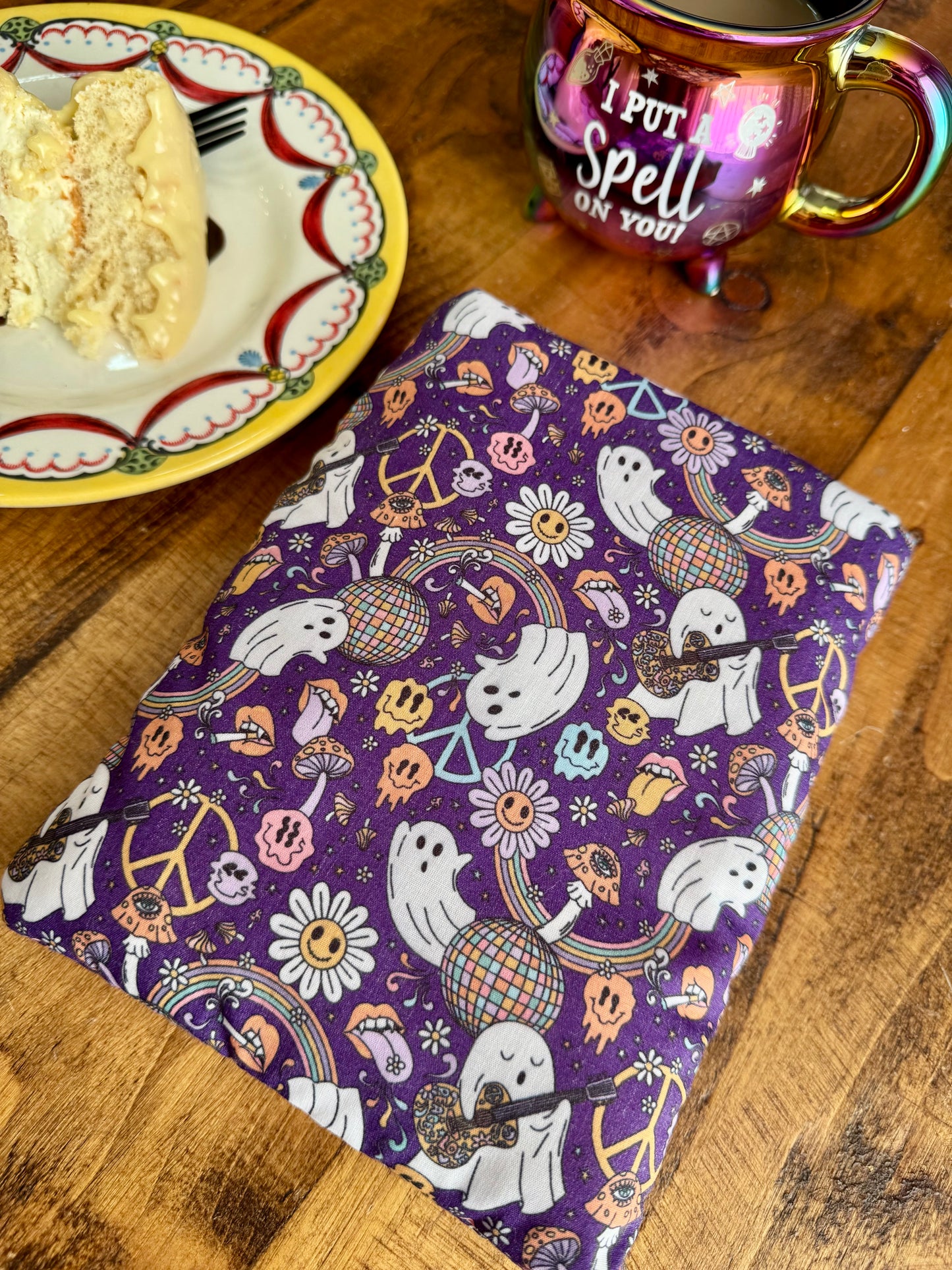 ‘Girl Gang Ghosts’ kindle bed