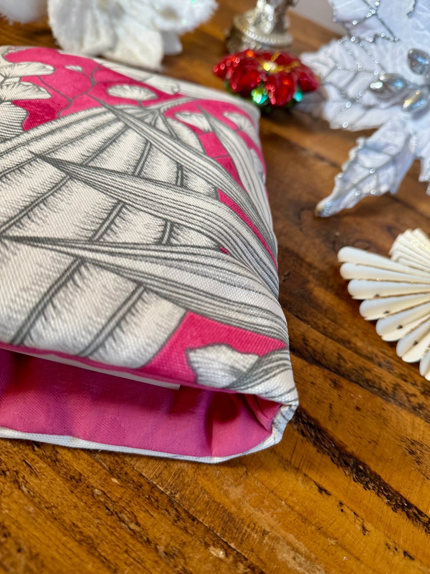 ‘Hot Pink Botanical’ book bed