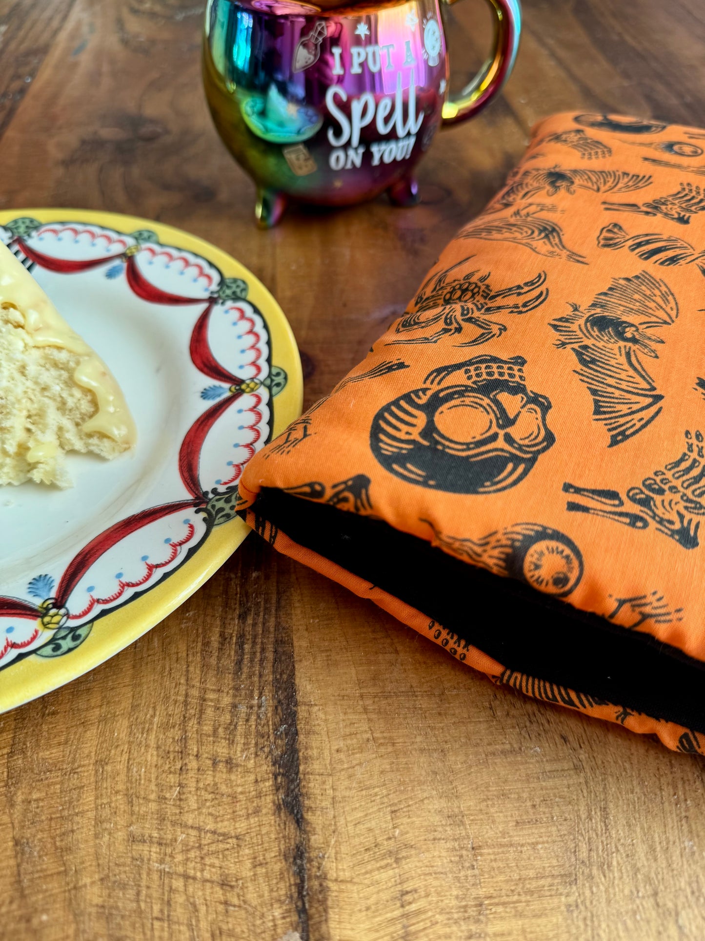 ‘Orange is the new black’ book bed