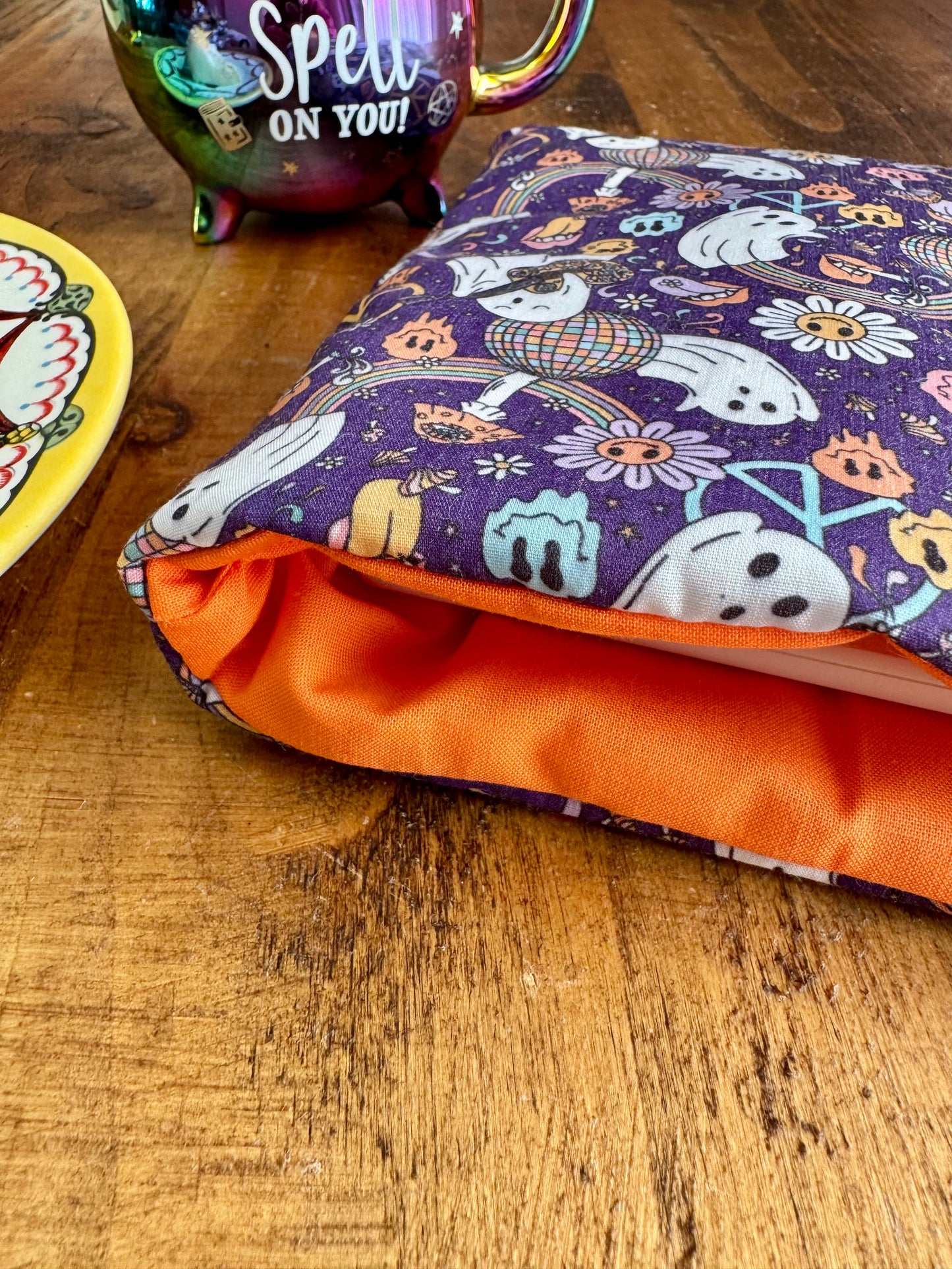 ‘Girl Gang Ghosts’ kindle bed