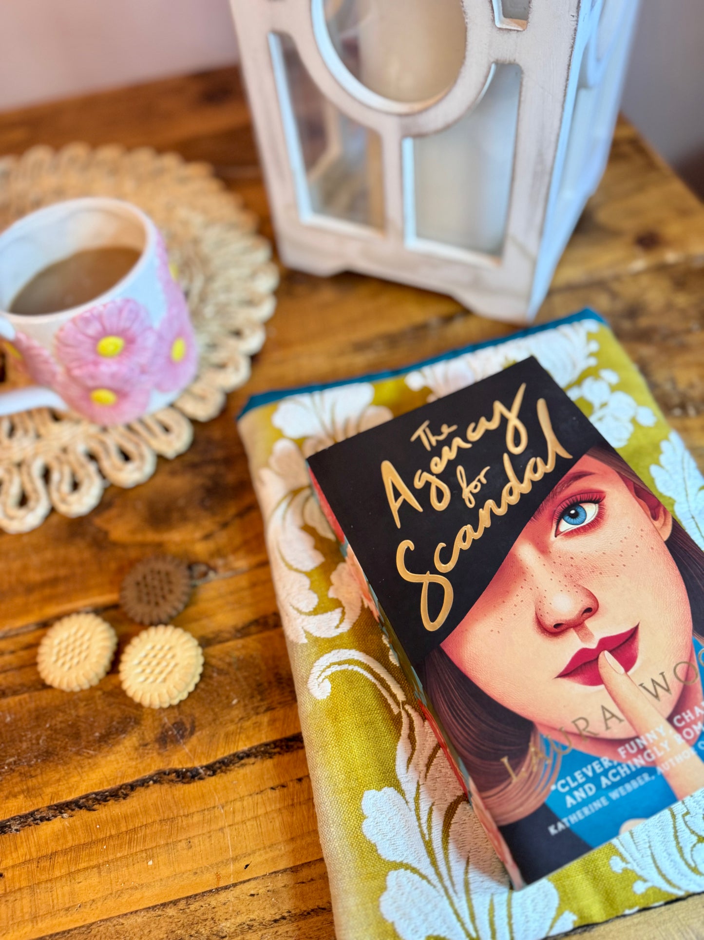 ‘Camelia & Ombré’ medium book bed