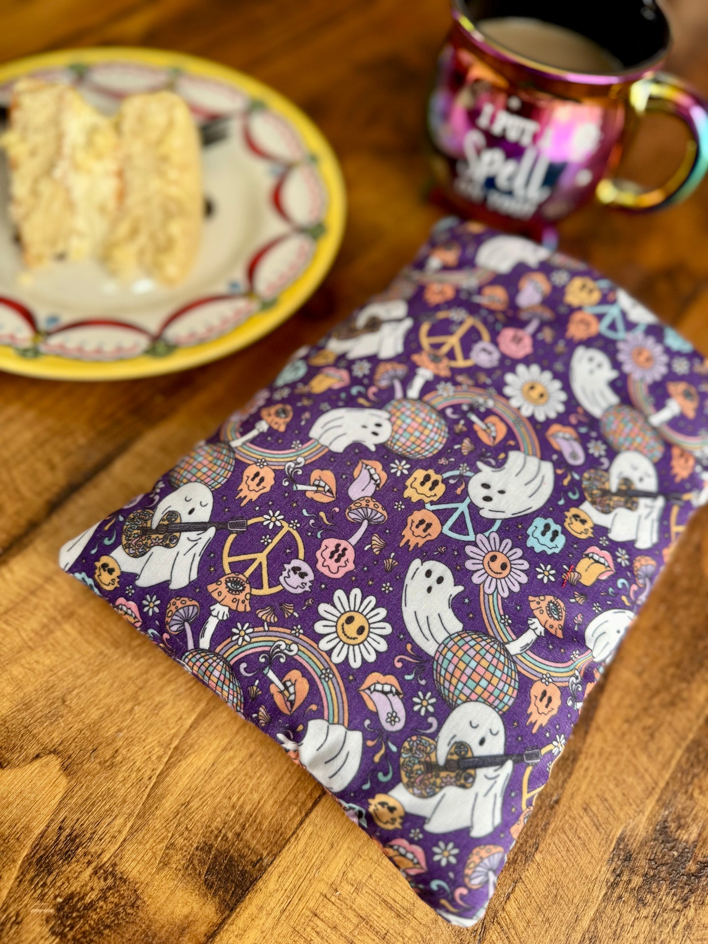 ‘Hippy Halloween Ghost Party’ kindle bed