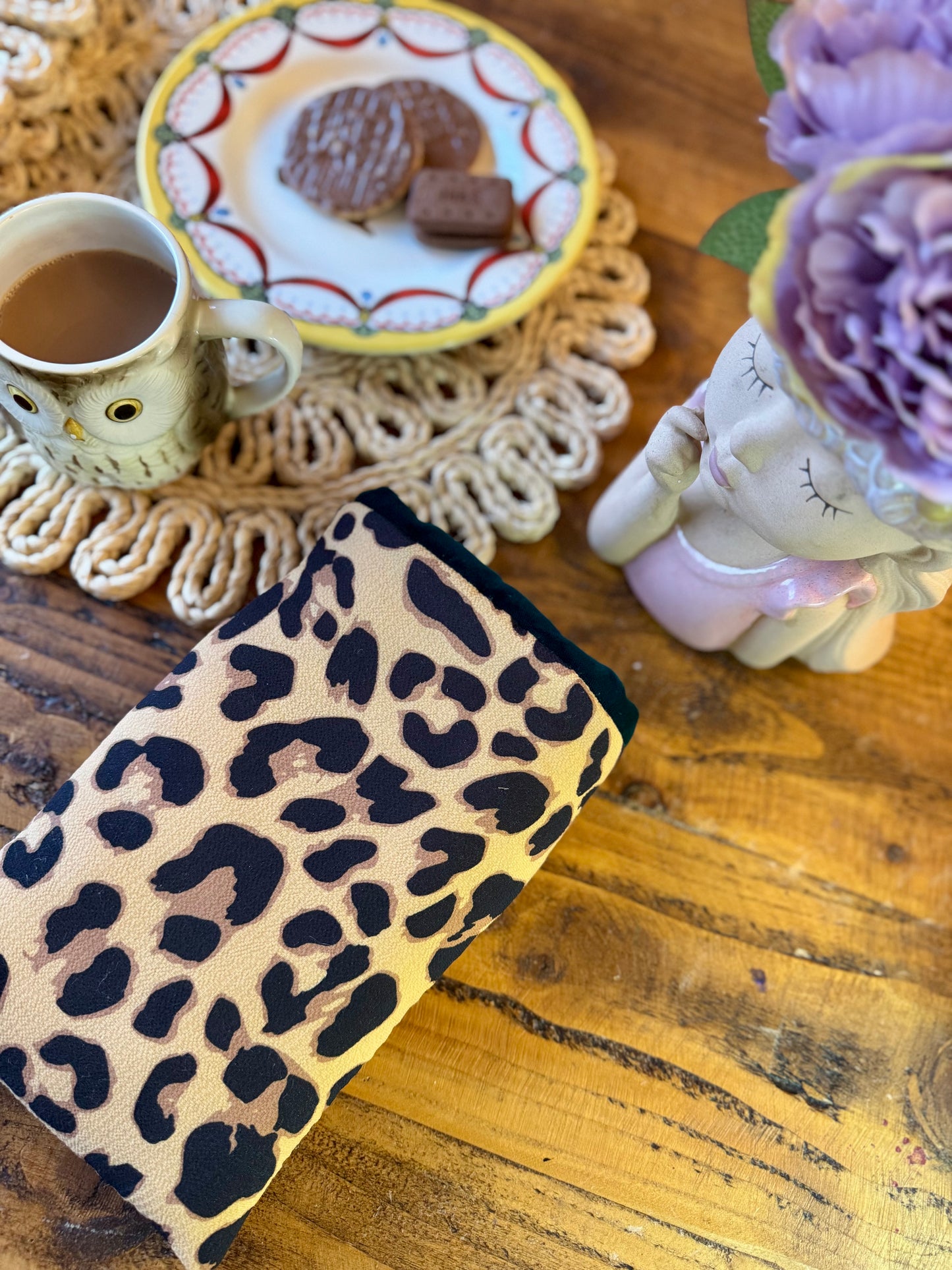 ‘Vintage Velvet & Leopard’ kindle bed