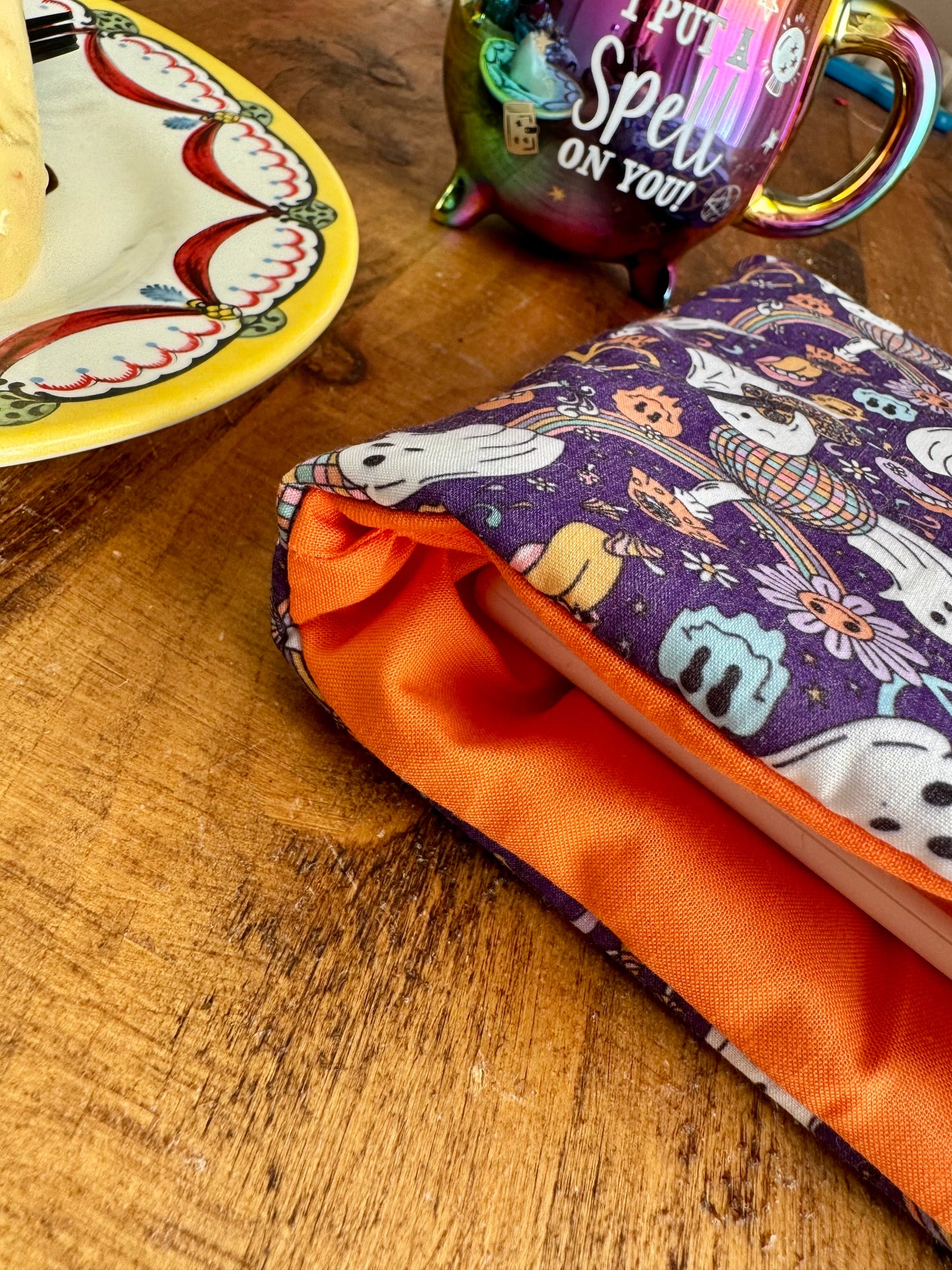 ‘Girl Gang Ghosts’ kindle bed