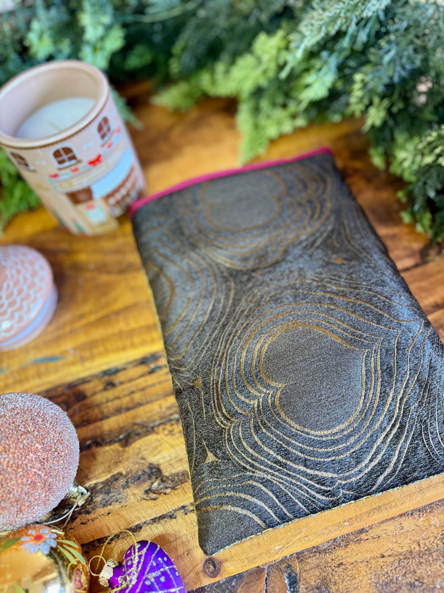 ‘Bronze & Gold’ kindle bed