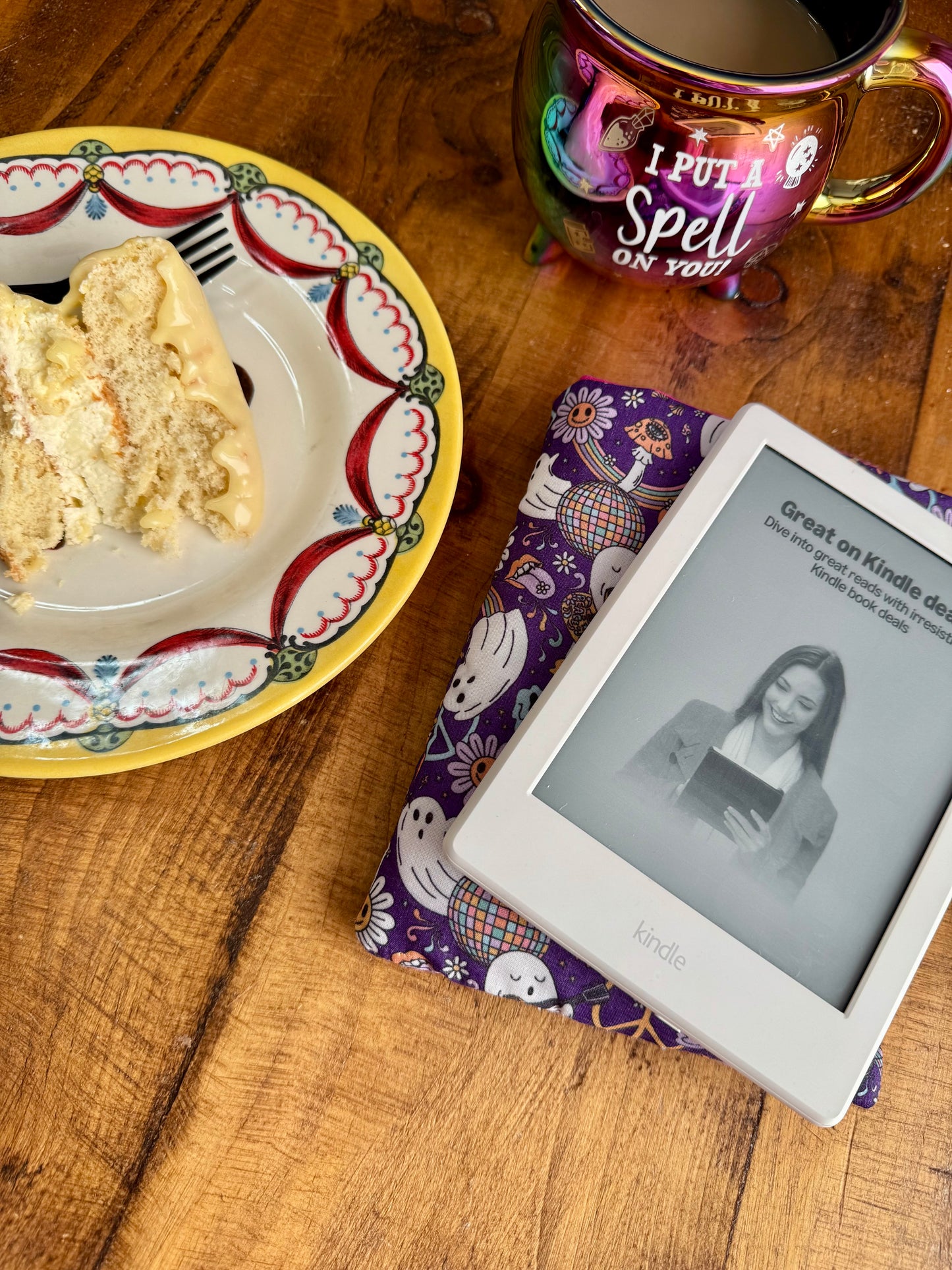 ‘Girly Ghosts’ extra small kindle bed