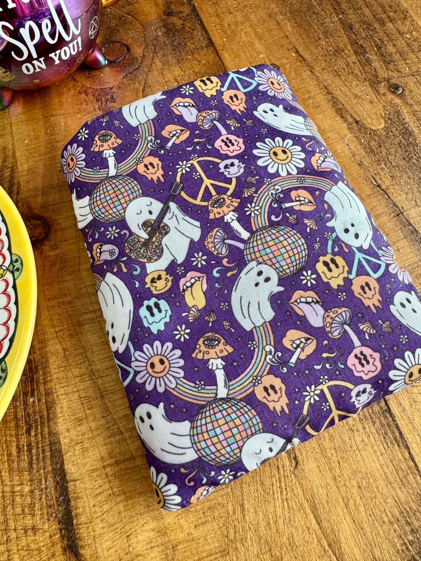 ‘Girly Ghosts’ extra small kindle bed