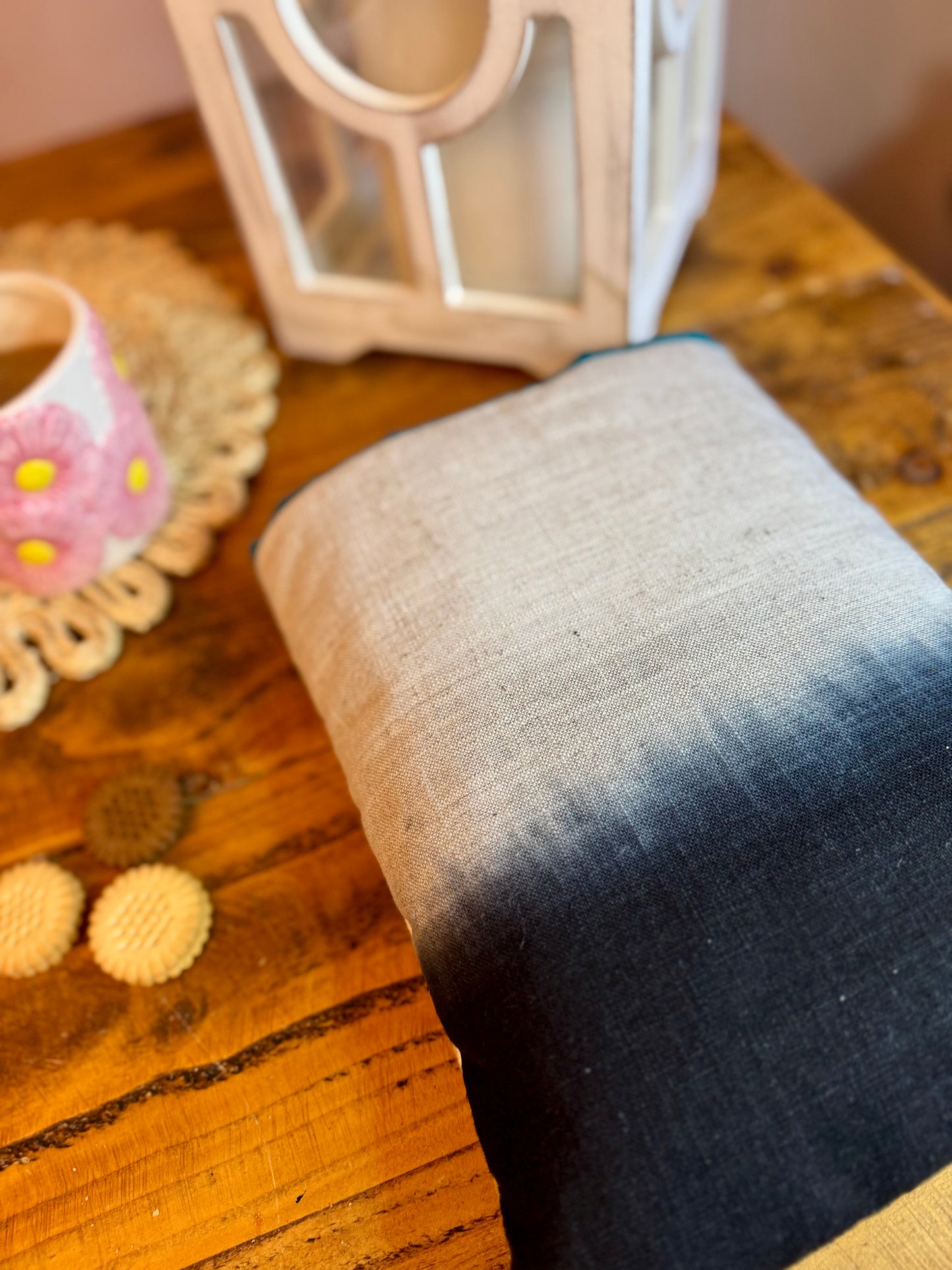 ‘Camelia & Ombré’ medium book bed