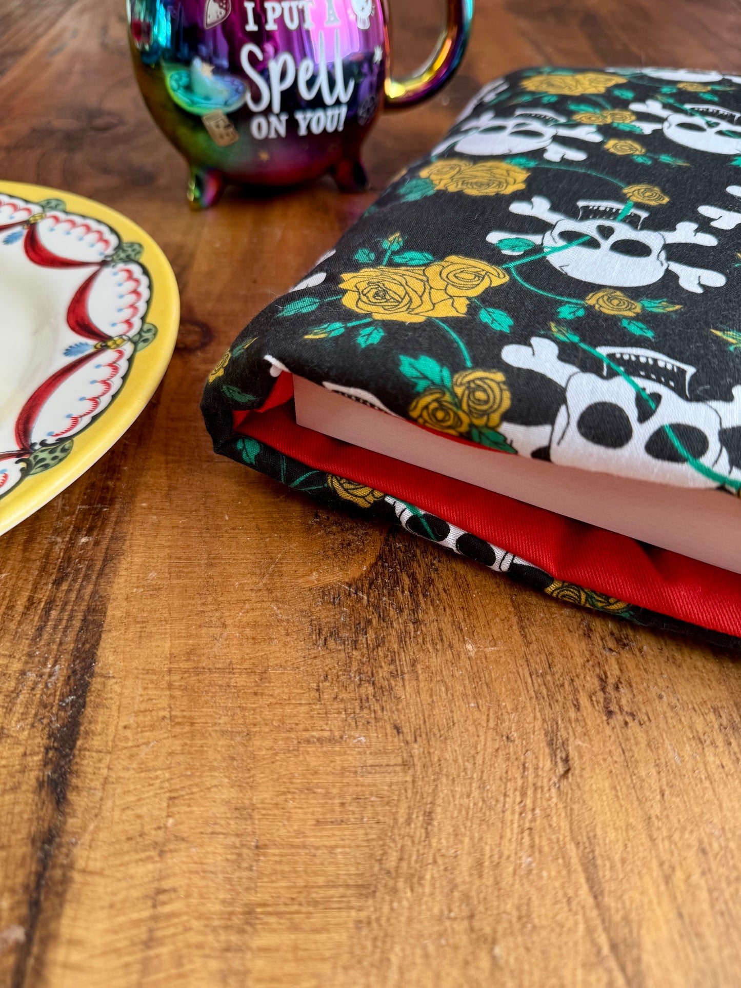 ‘Skulls’ book bed