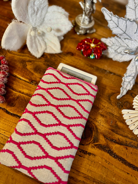 ‘Textured pink & oyster’ e-reader bed