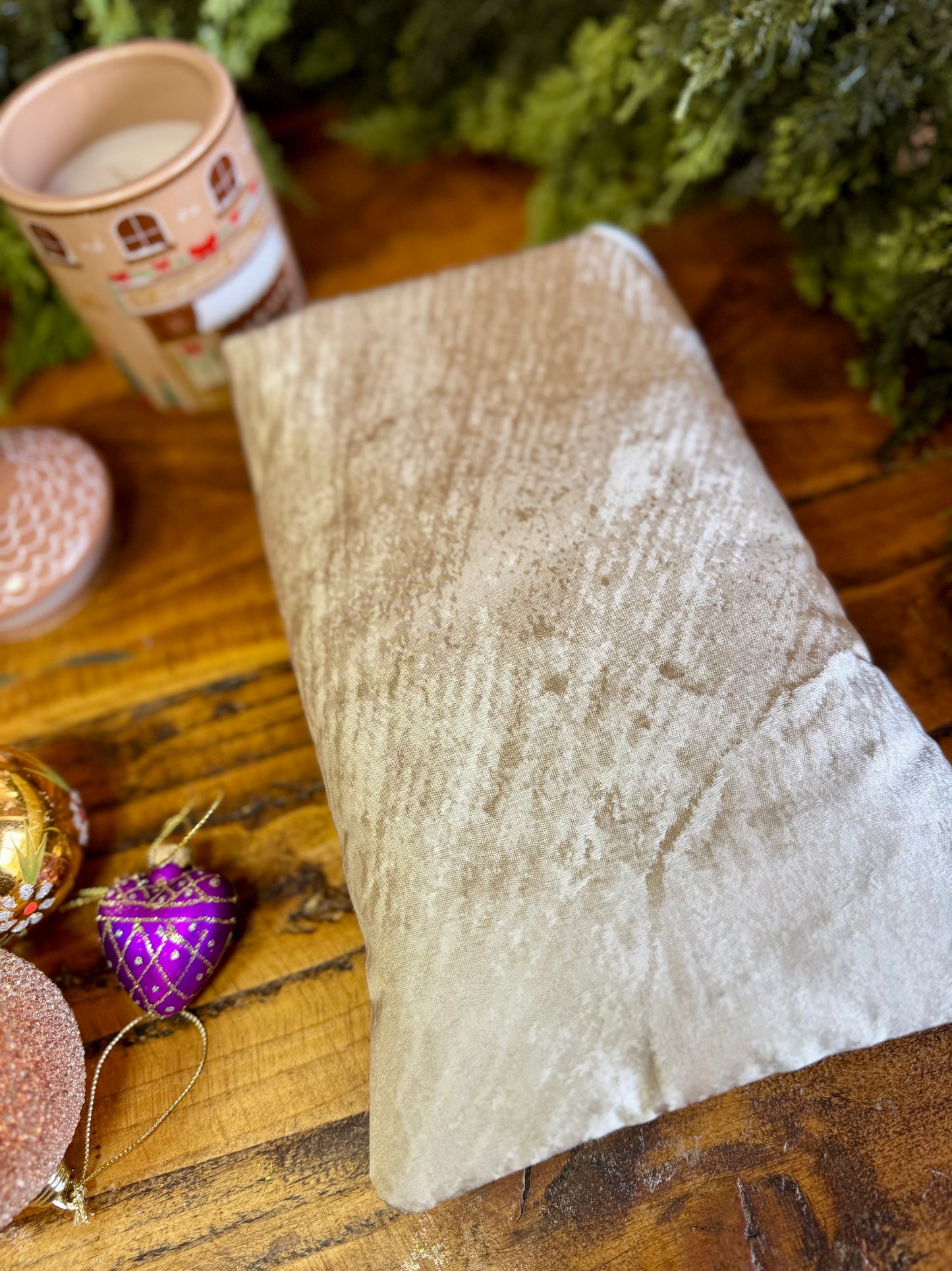 ‘White Opal’ book bed