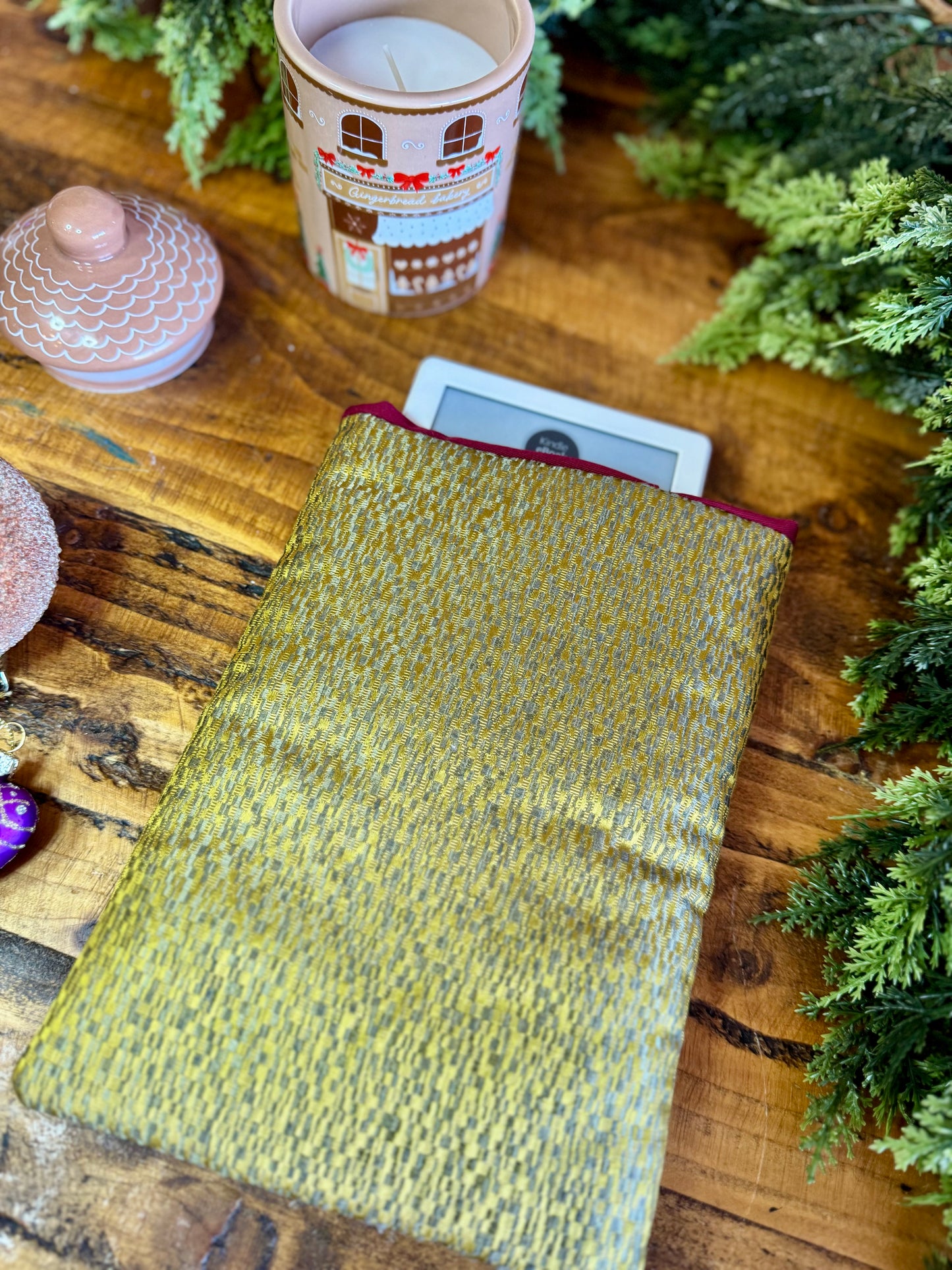 ‘Bronze & Gold’ kindle bed