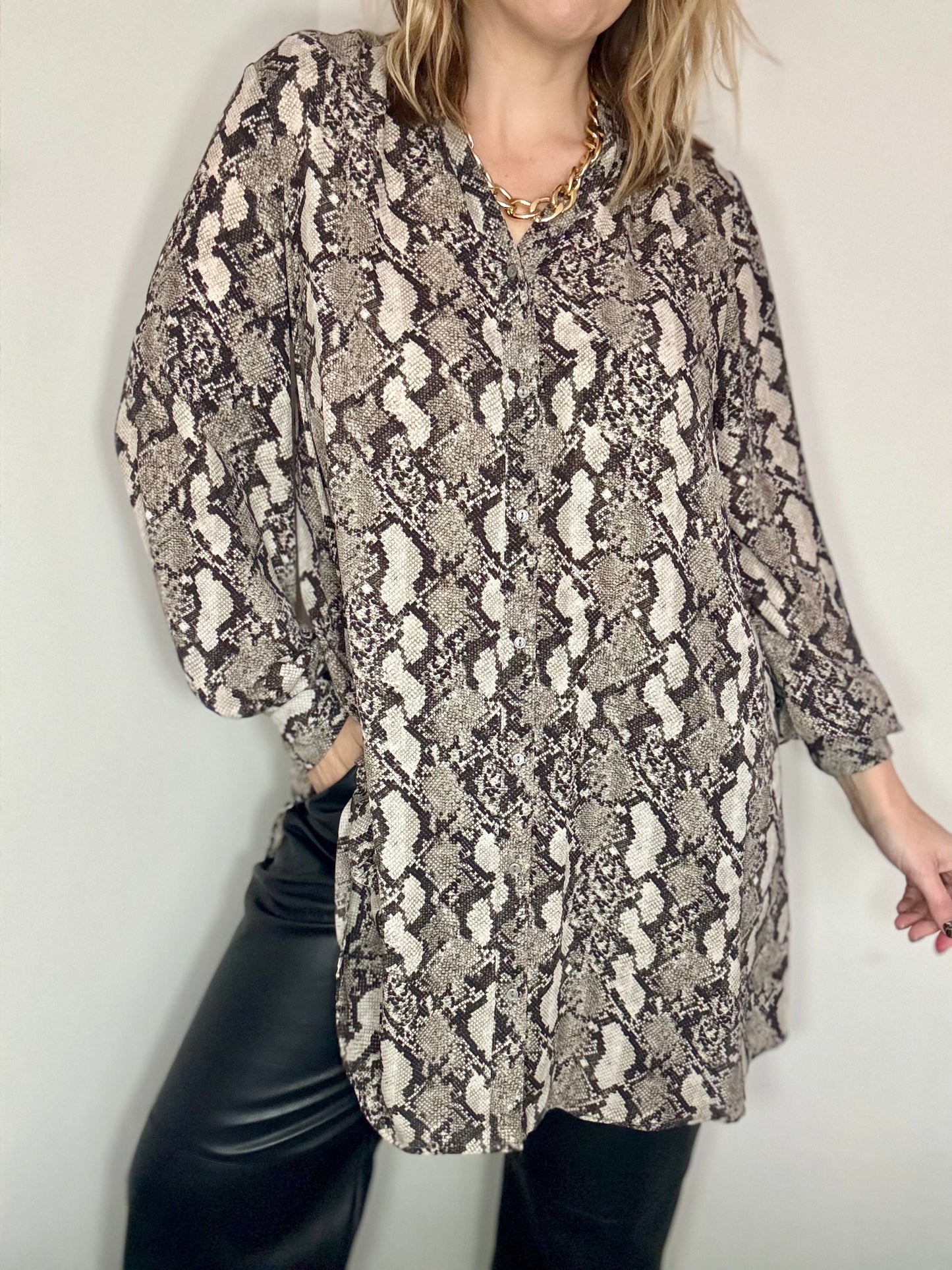Snakeprint long length blouse