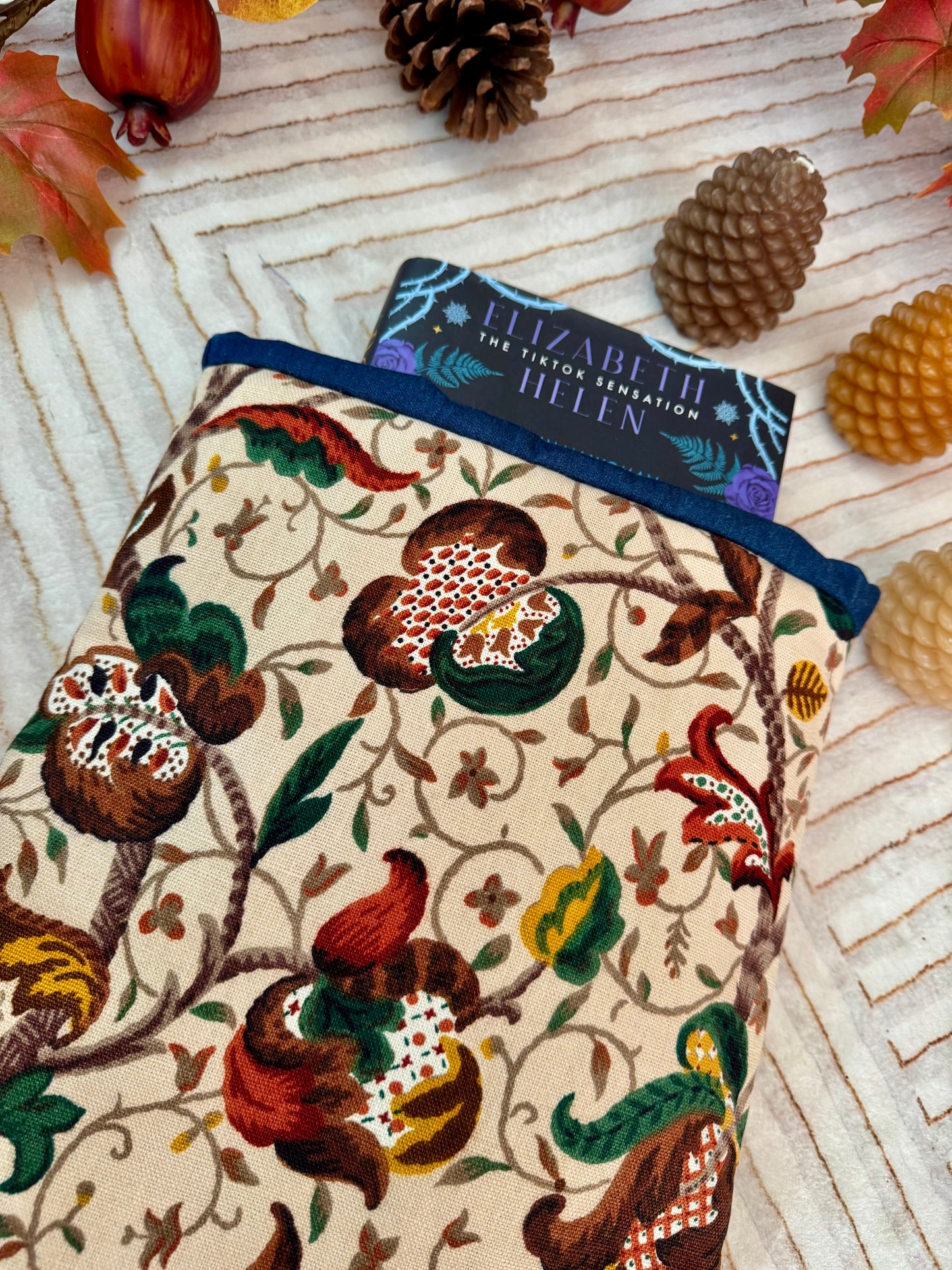 Vintage 1970s Sanderson ‘Autumn Vines’ large book bed