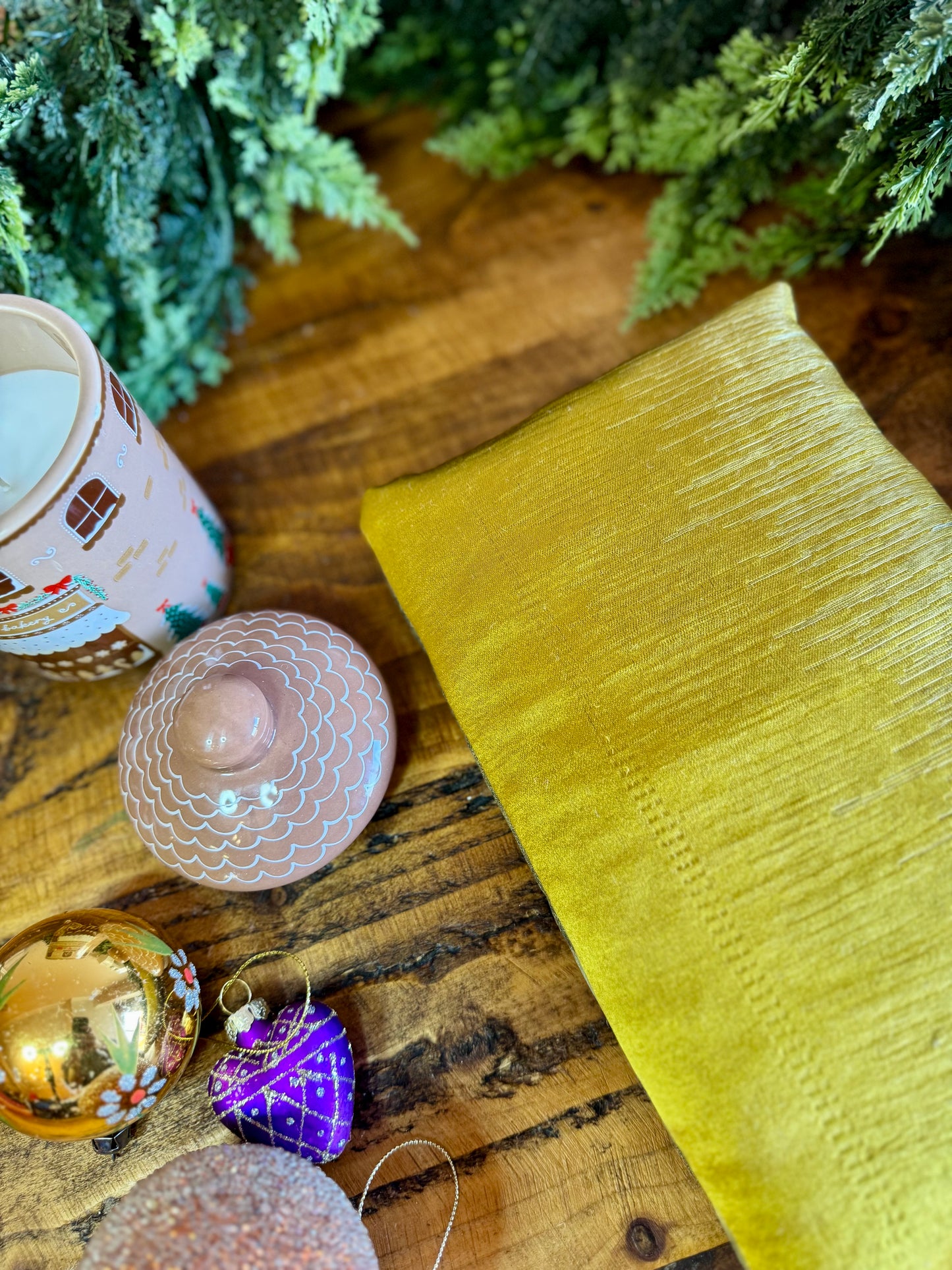 ‘Acantha Silk’ book bed.