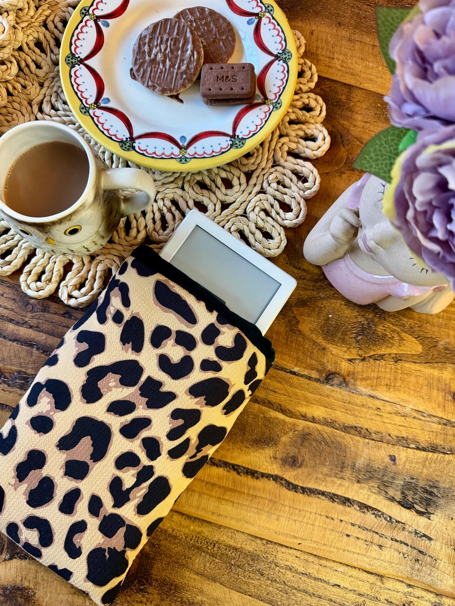 ‘Vintage Velvet & Leopard’ kindle bed