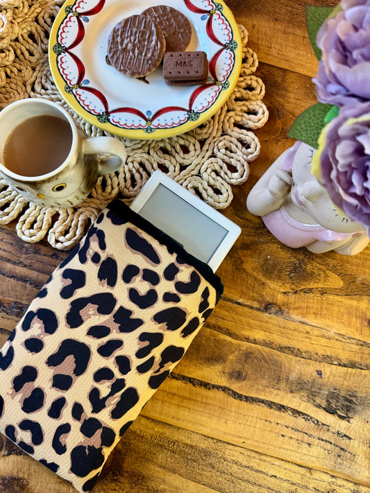 ‘Vintage Velvet & Leopard’ kindle bed