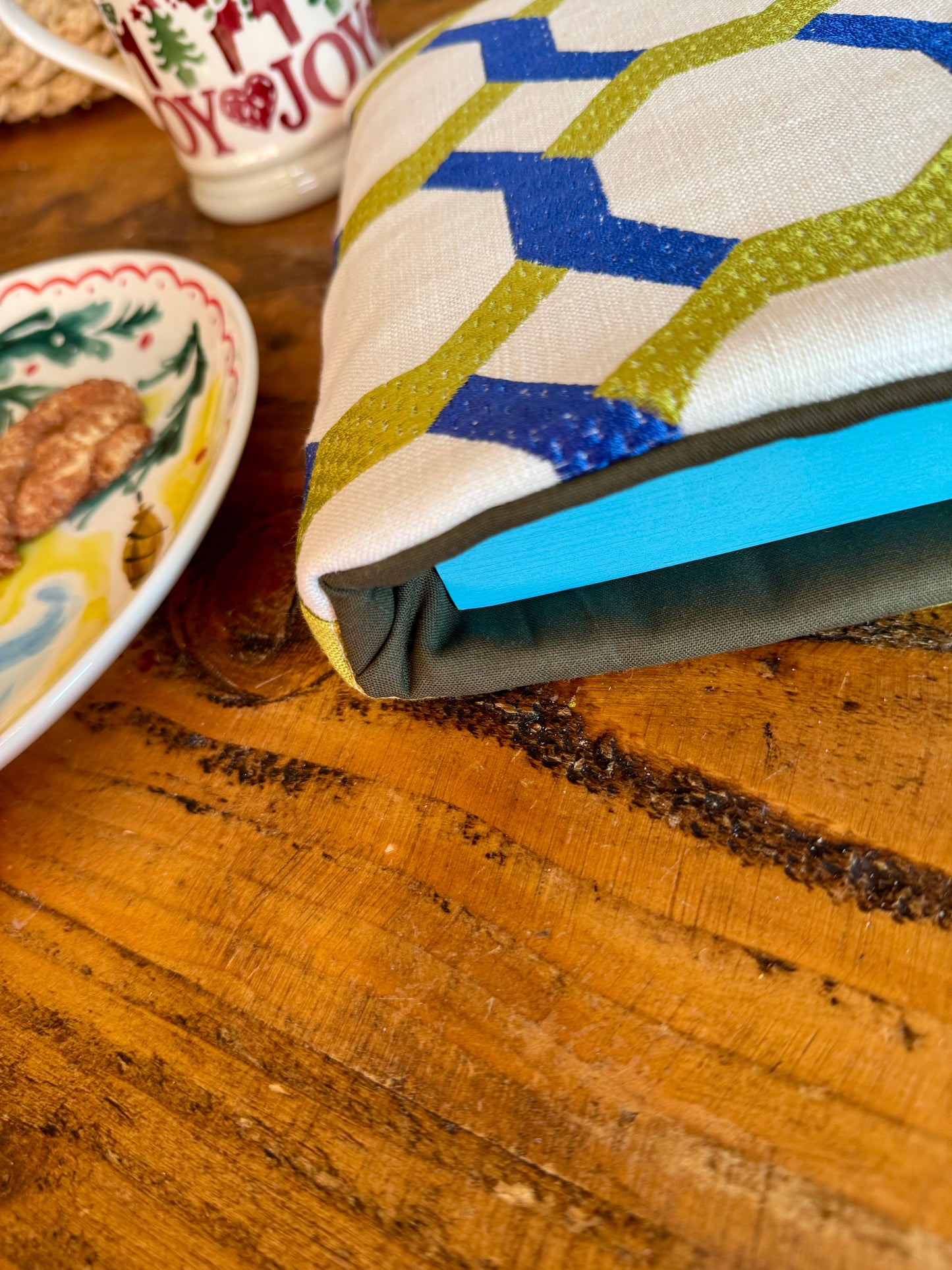 ‘Embroidered shapes & ombré’ book/e-reader bed