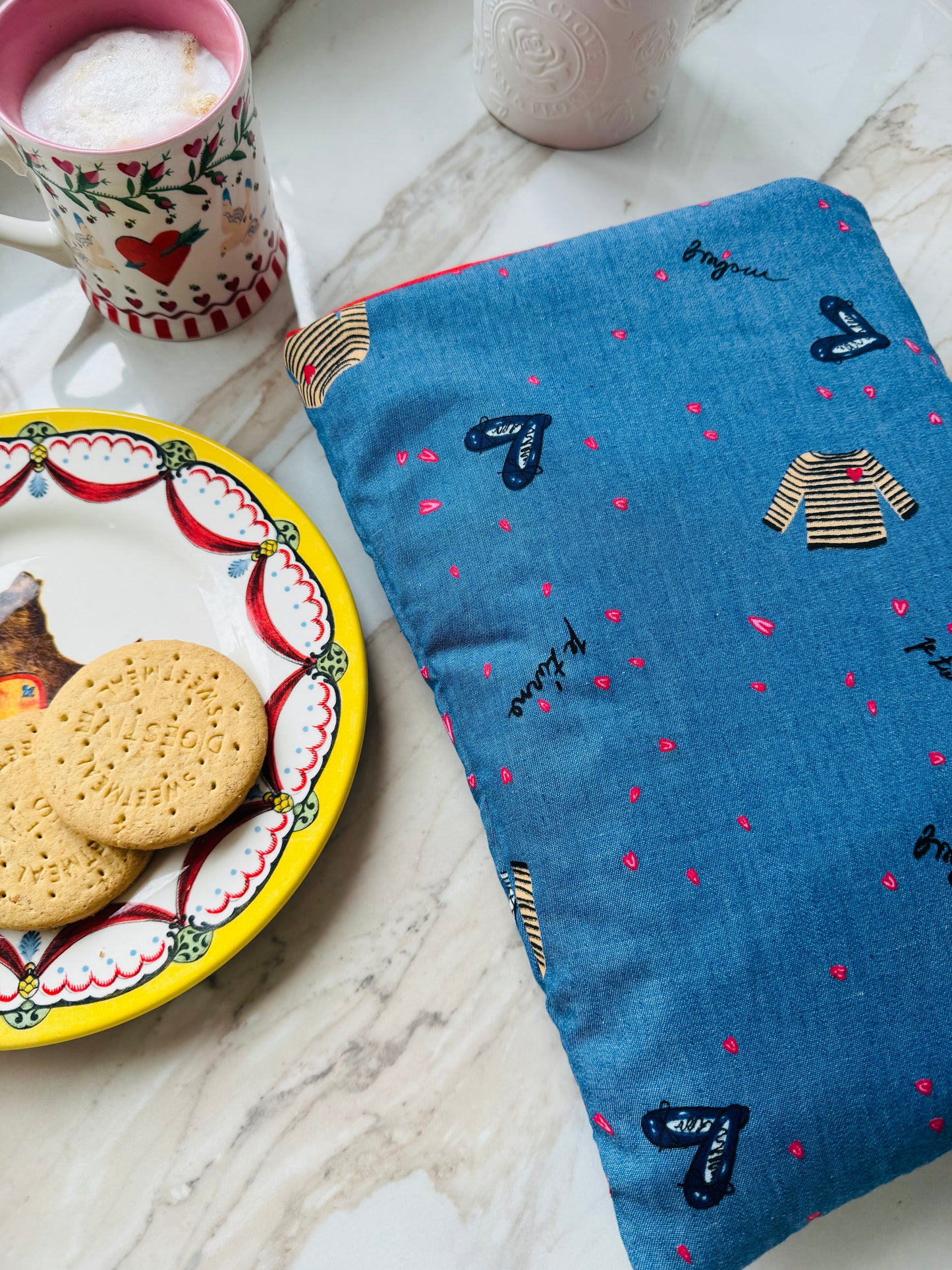 ‘Love’ large book bed