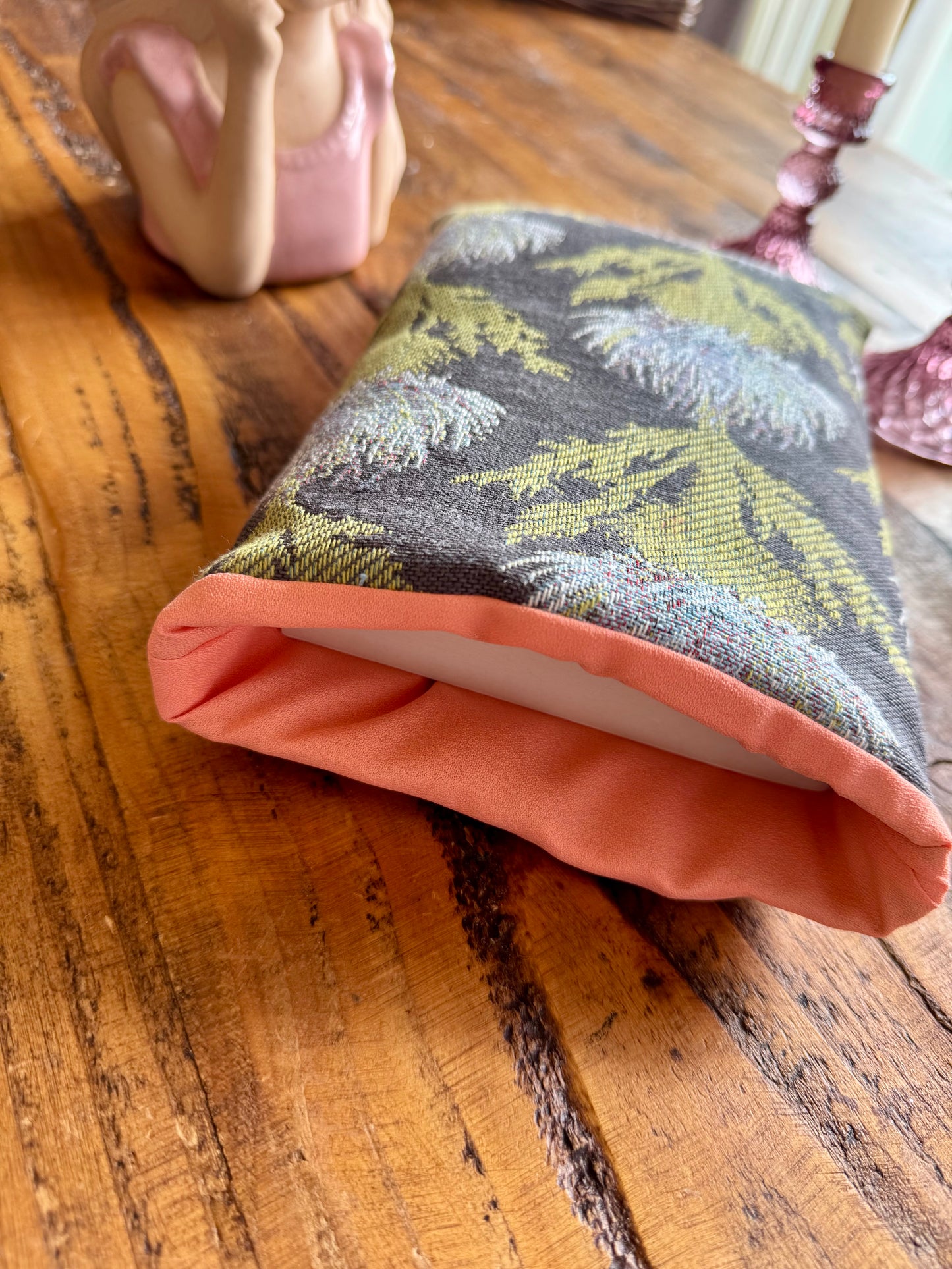 ‘Tapestry thistle’ book bed