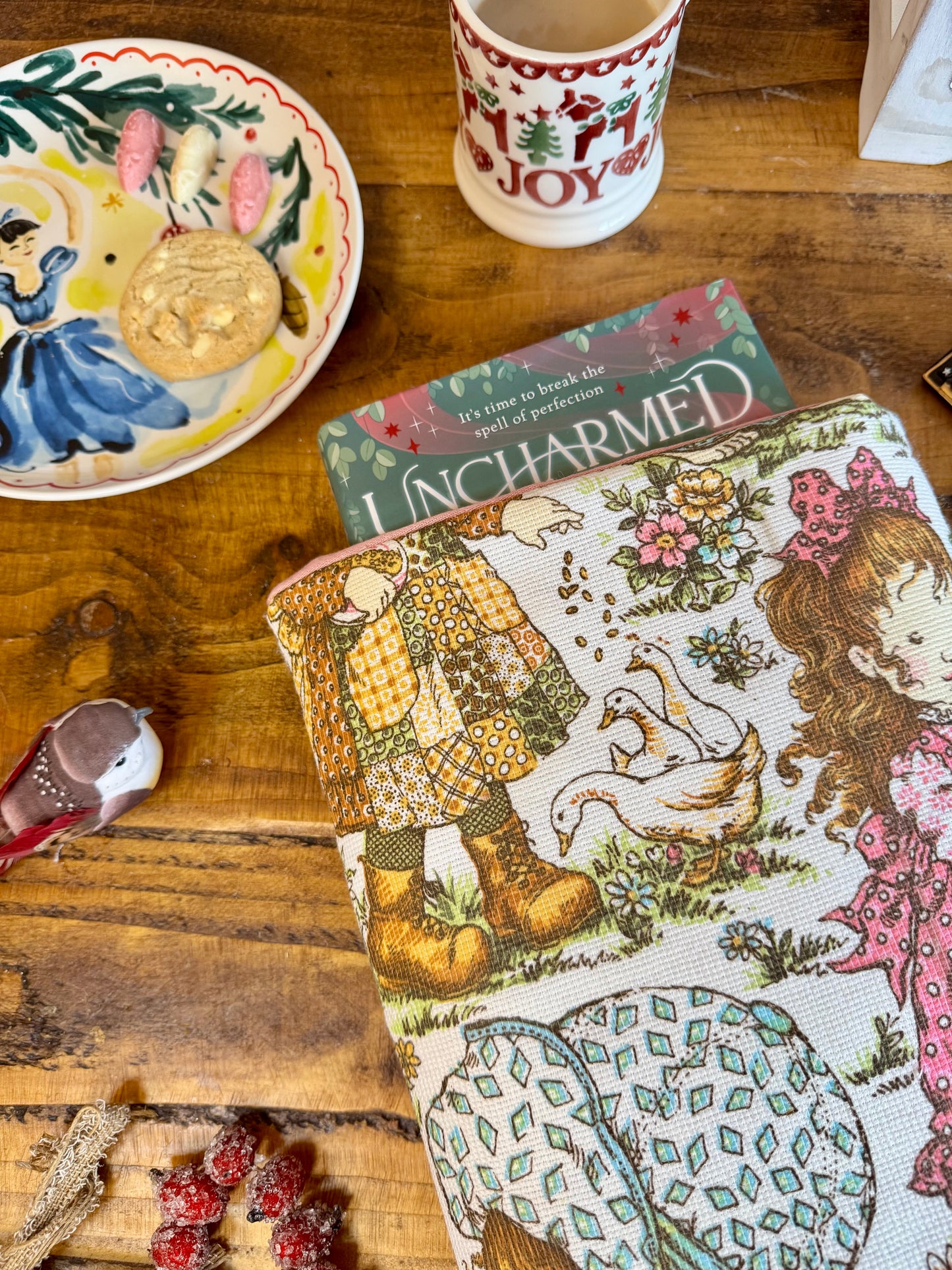 ‘Holly Hobby’ dog & sweeping large book bed