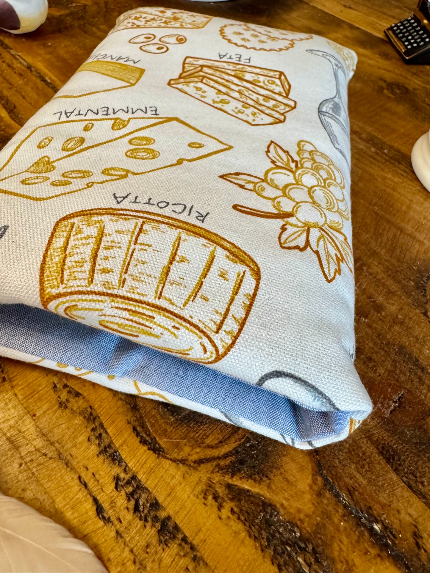 ‘Cheese & Wine’ book bed