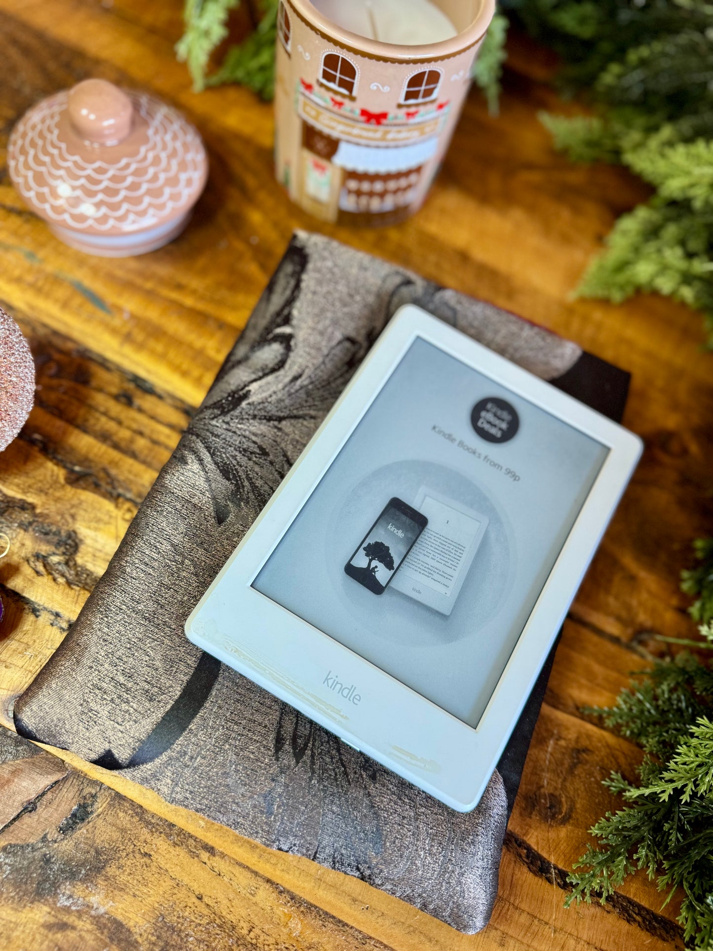‘Hot Chocolate’ kindle bed