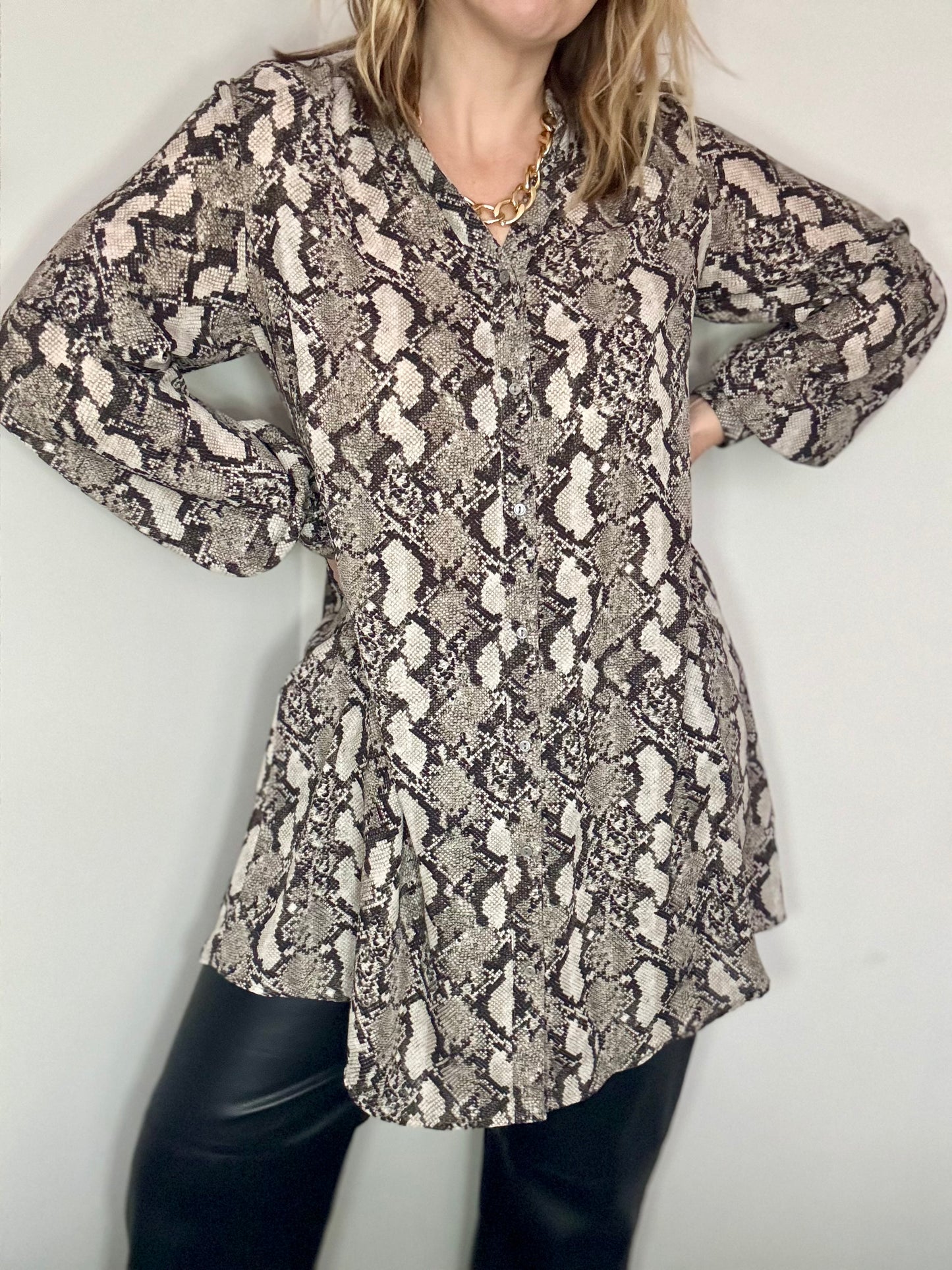 Snakeprint long length blouse