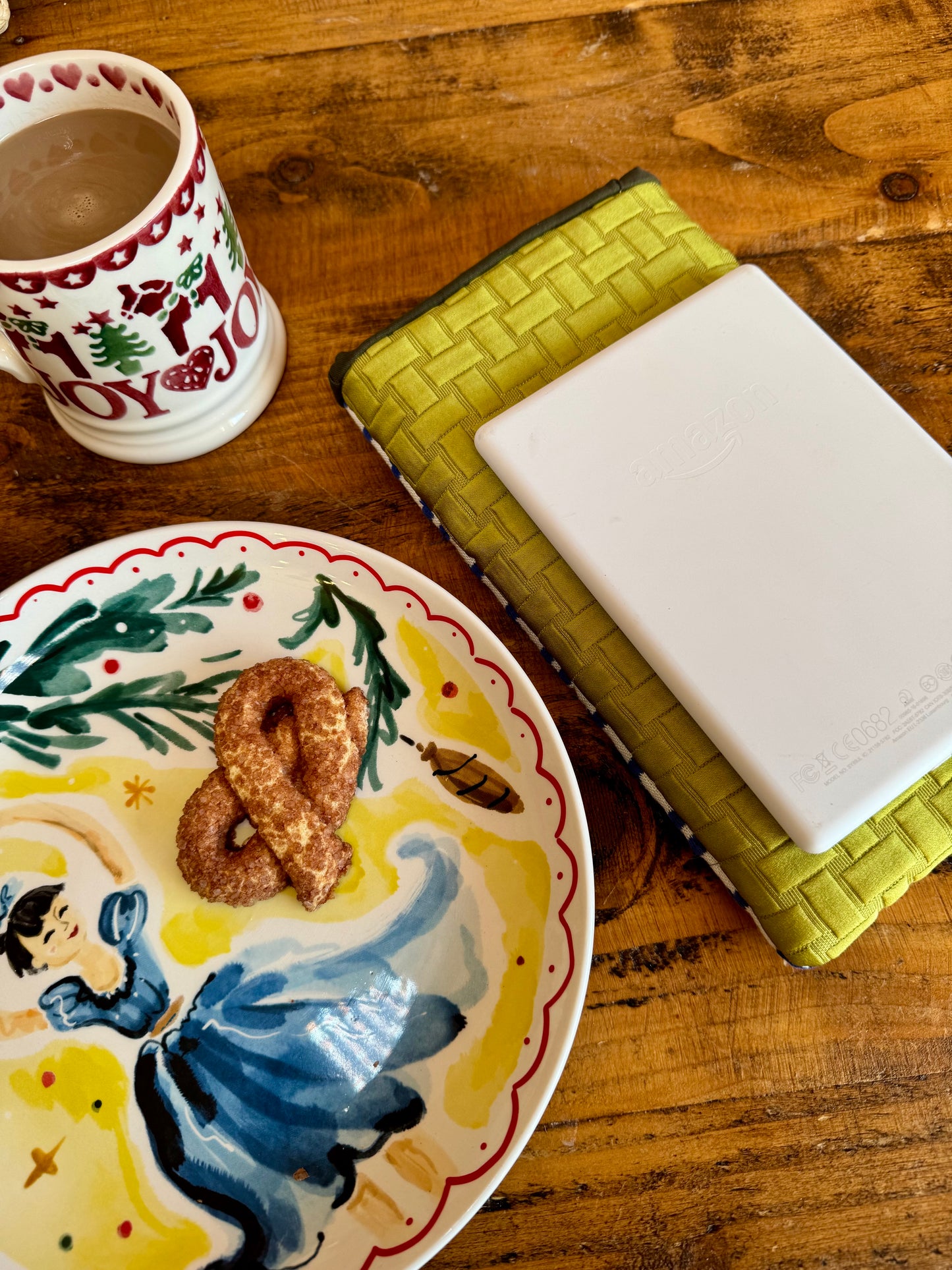 ‘Aztec blue & quilted’ kindle bed