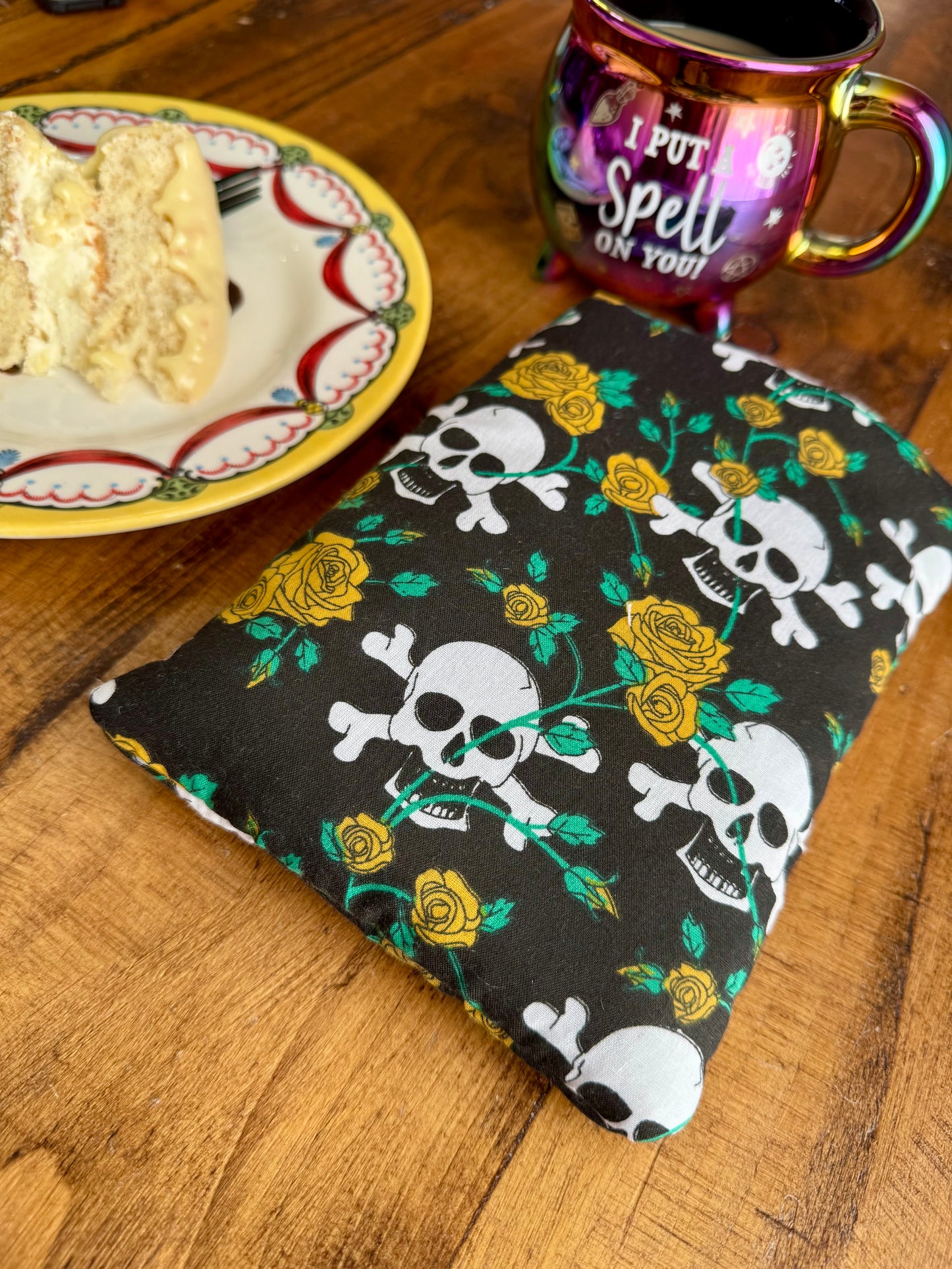 ‘Skulls & Gingham’ kindle bed