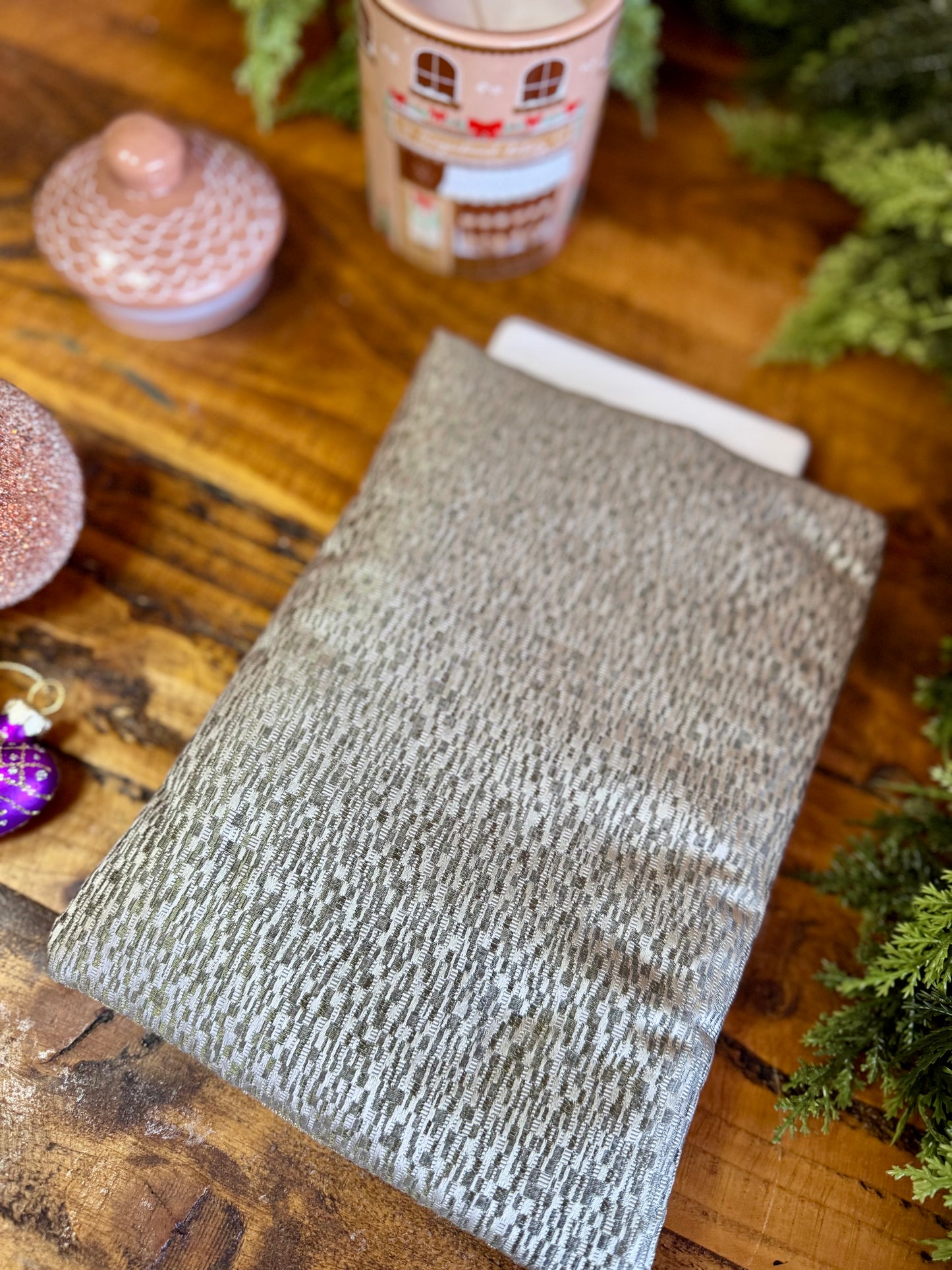 ‘Celebrate with Champagne’ kindle bed