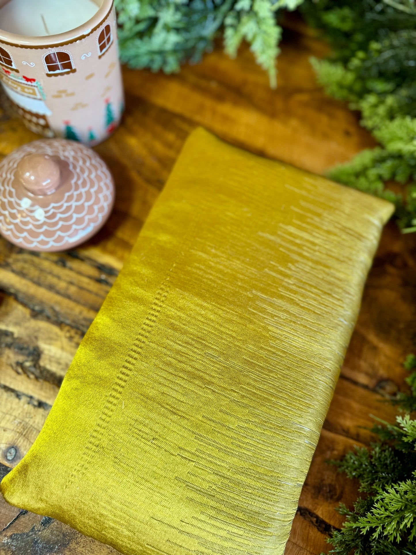 ‘Acantha Silk’ book bed.