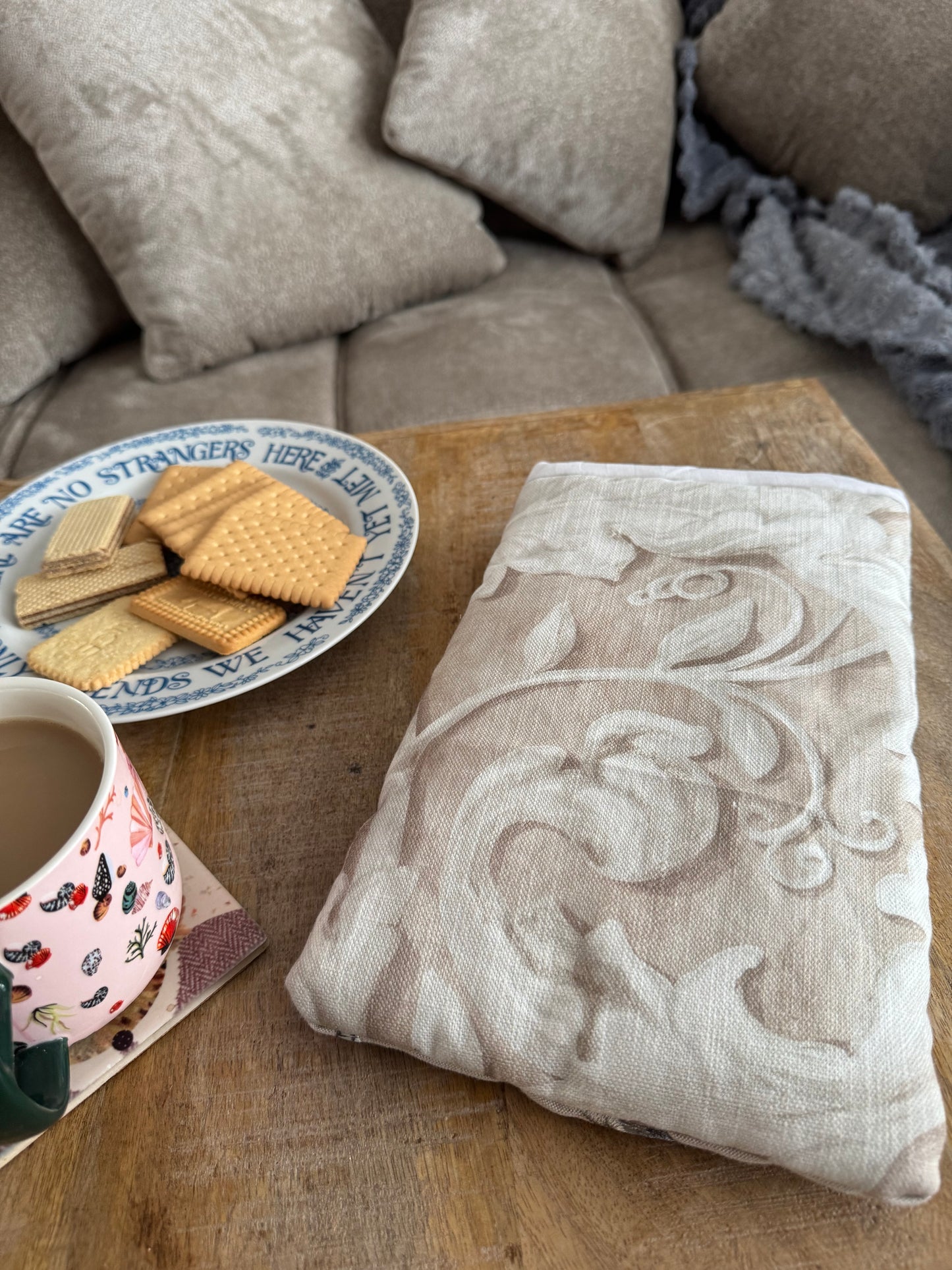 ‘Dandelion’ embroidered book bed