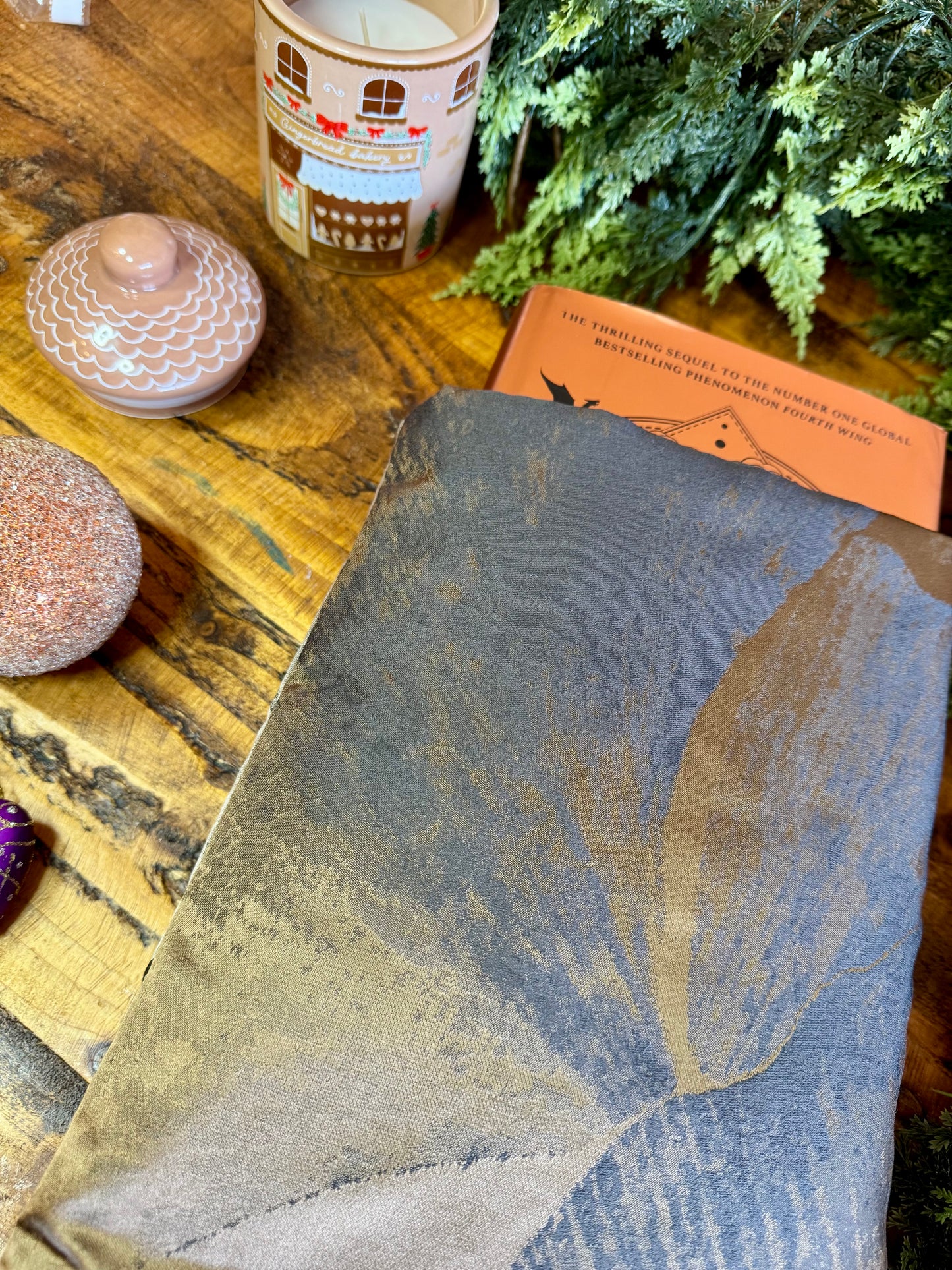 ‘Bronze & Oyster’ book bed