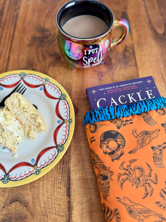 ‘Vintage & Orange’ book bed