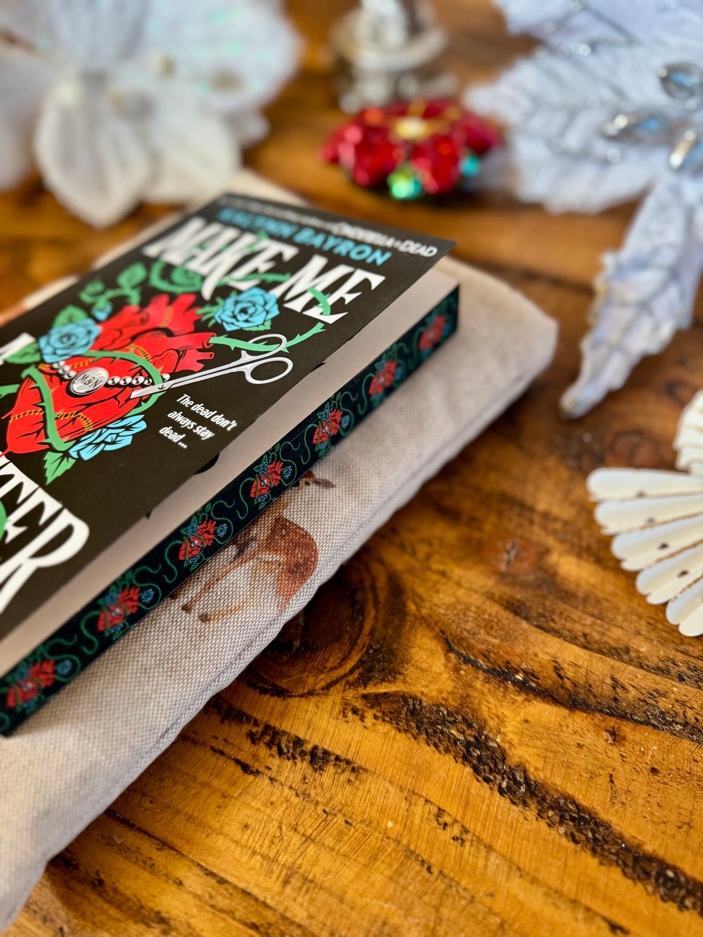 ‘Stag & Tweed’ book bed