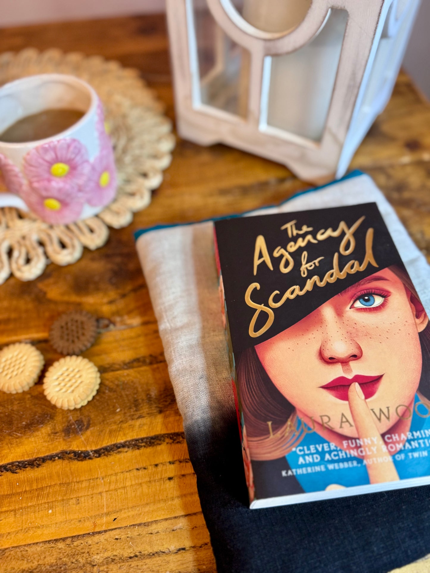 ‘Camelia & Ombré’ medium book bed