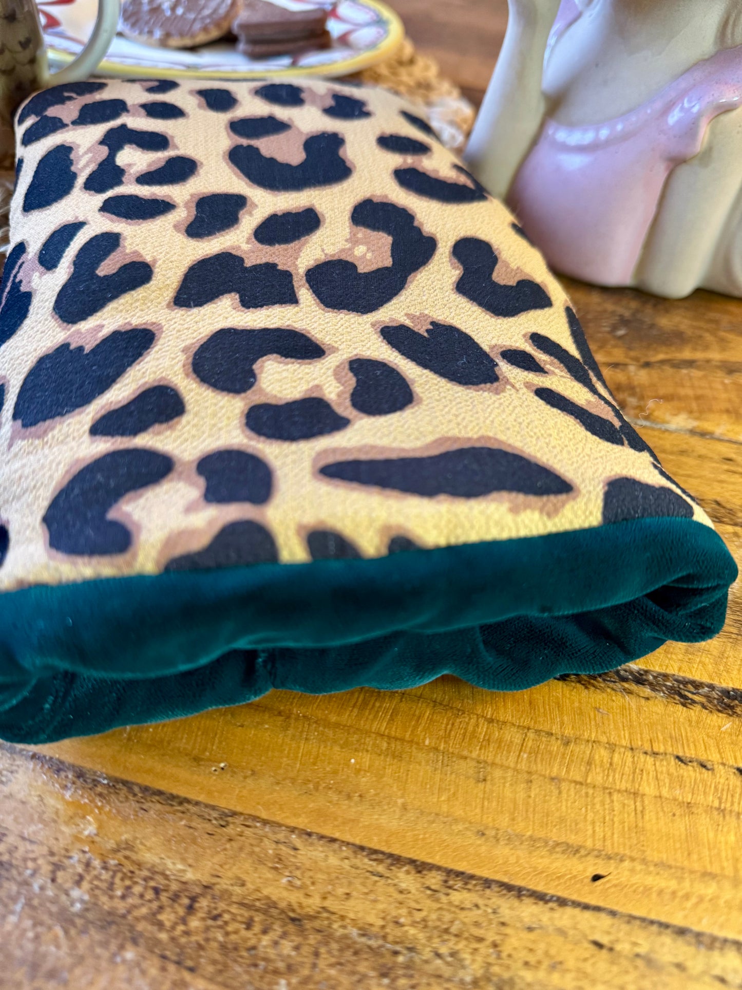 ‘Vintage Velvet & Leopard’ kindle bed