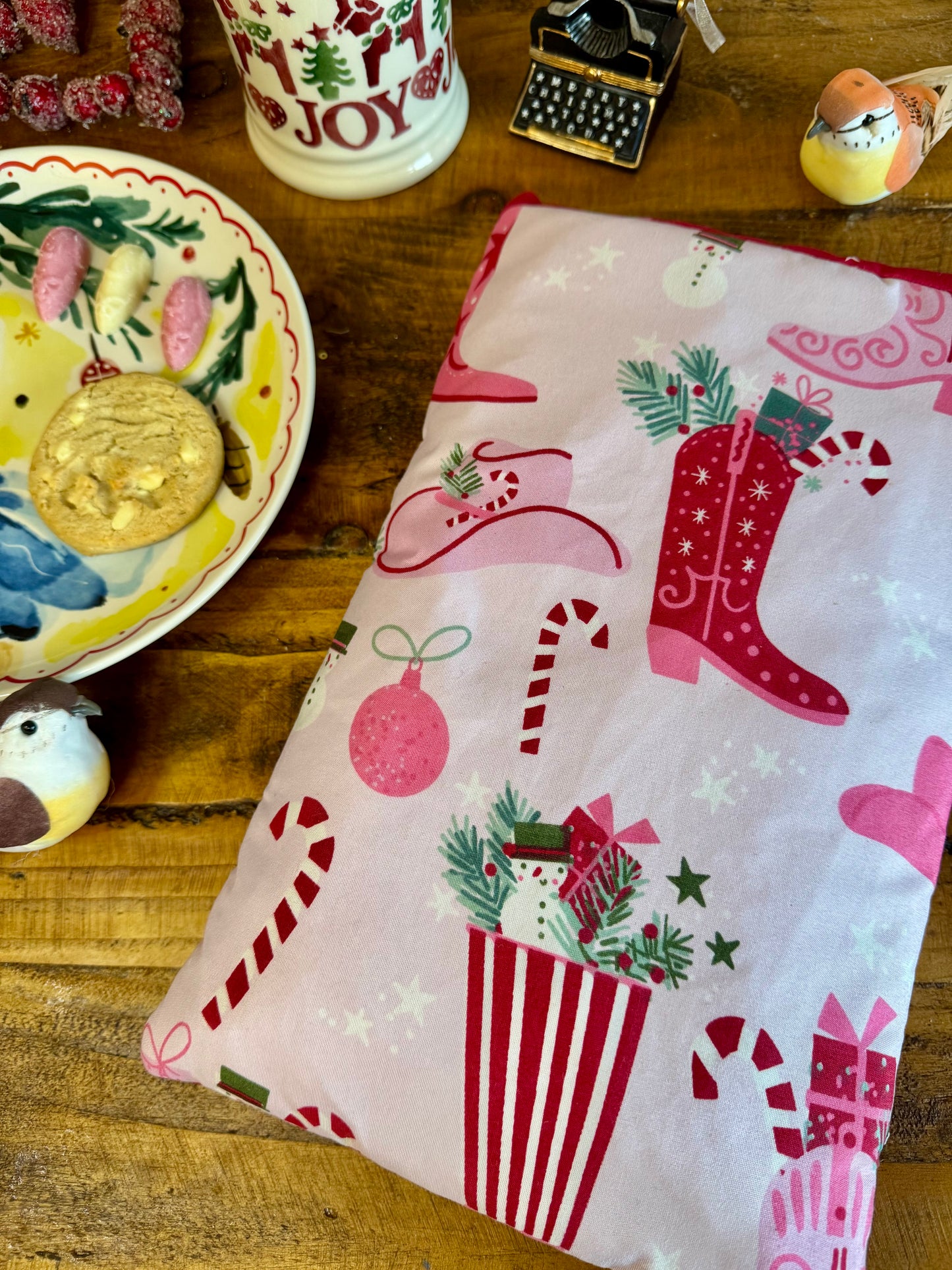 ‘Christmas Cowboy’ book bed