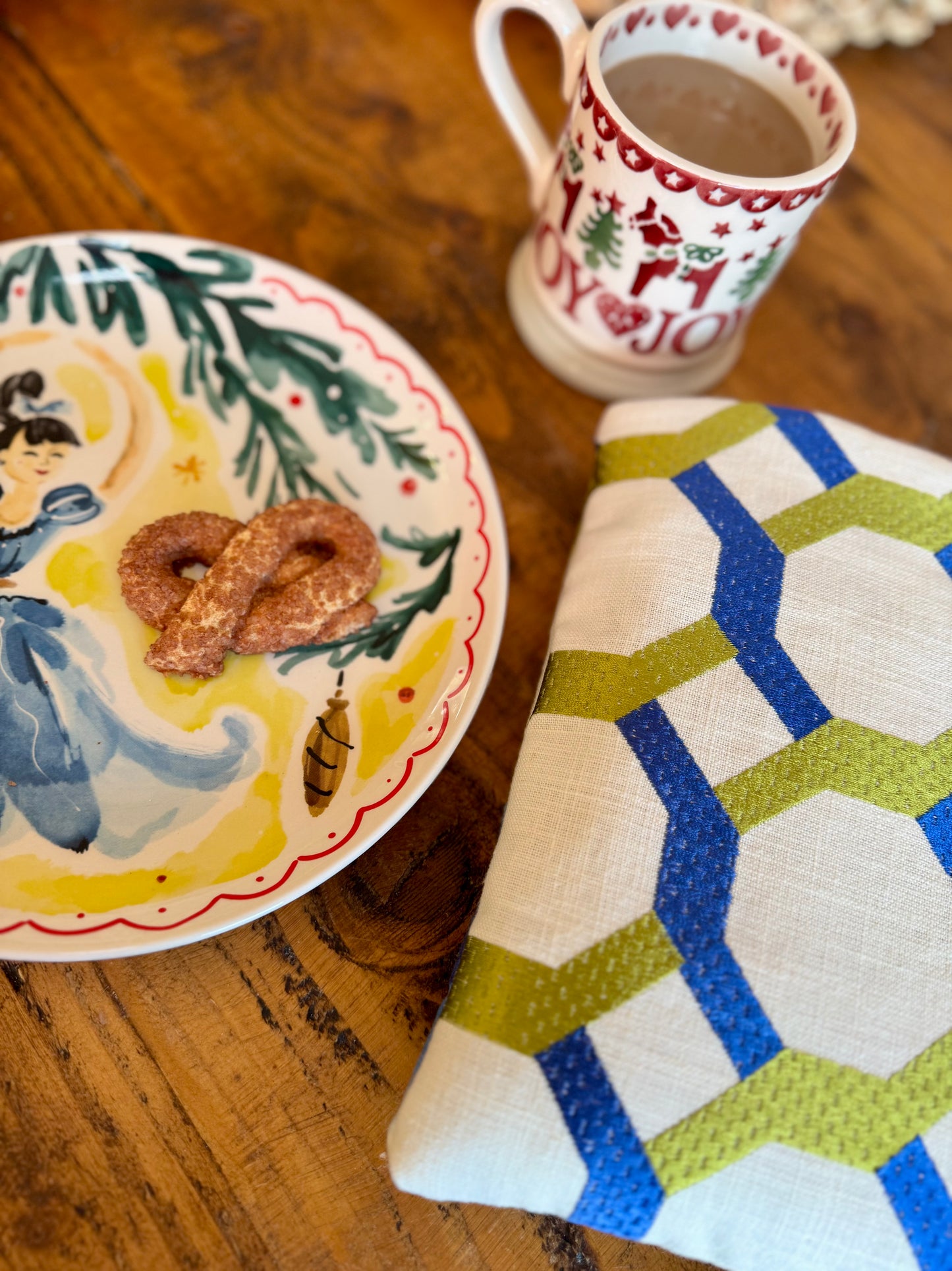 ‘Embroidered shapes & ombré’ book/e-reader bed