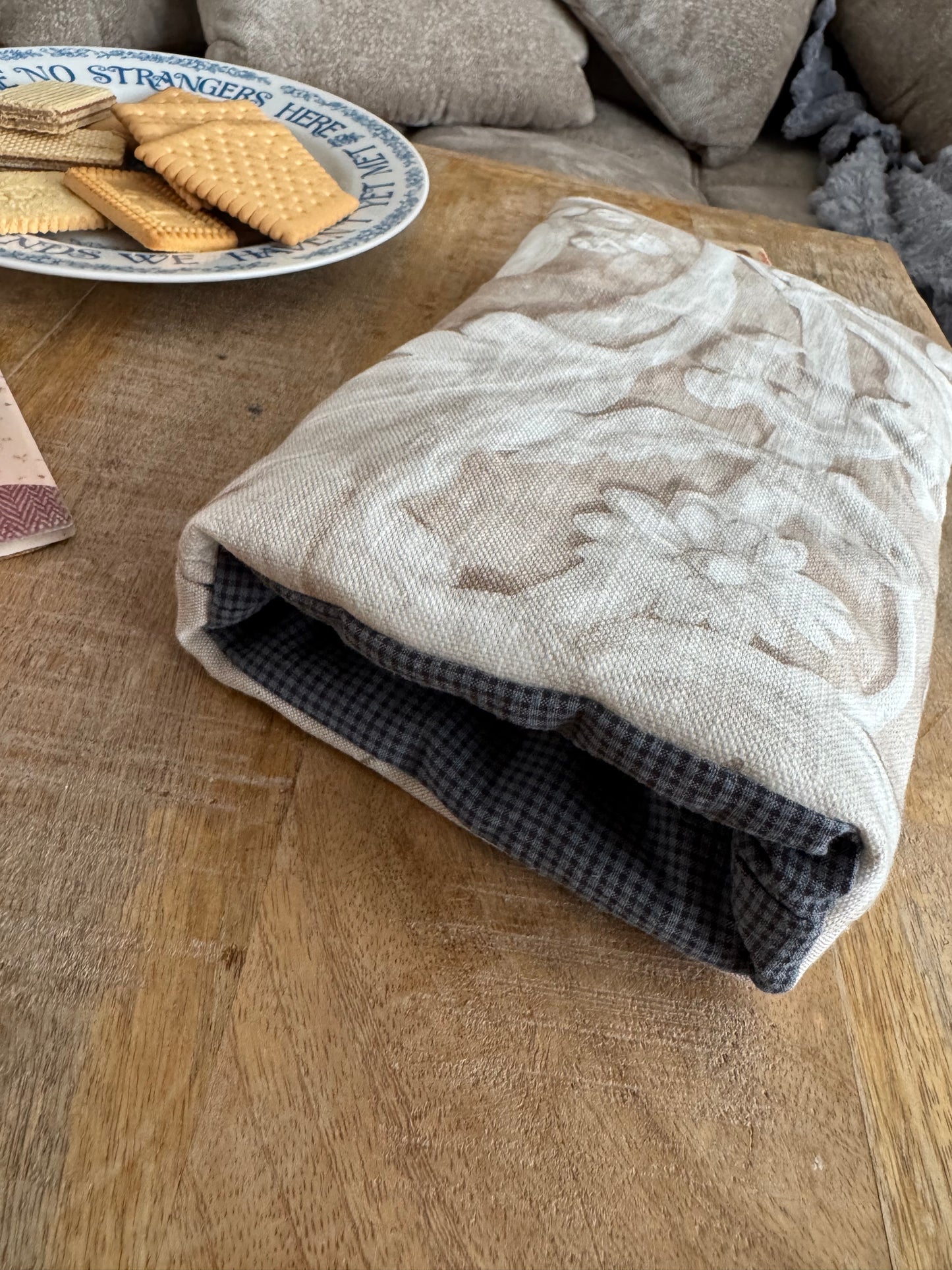 ‘Dandelion & Check’ book bed