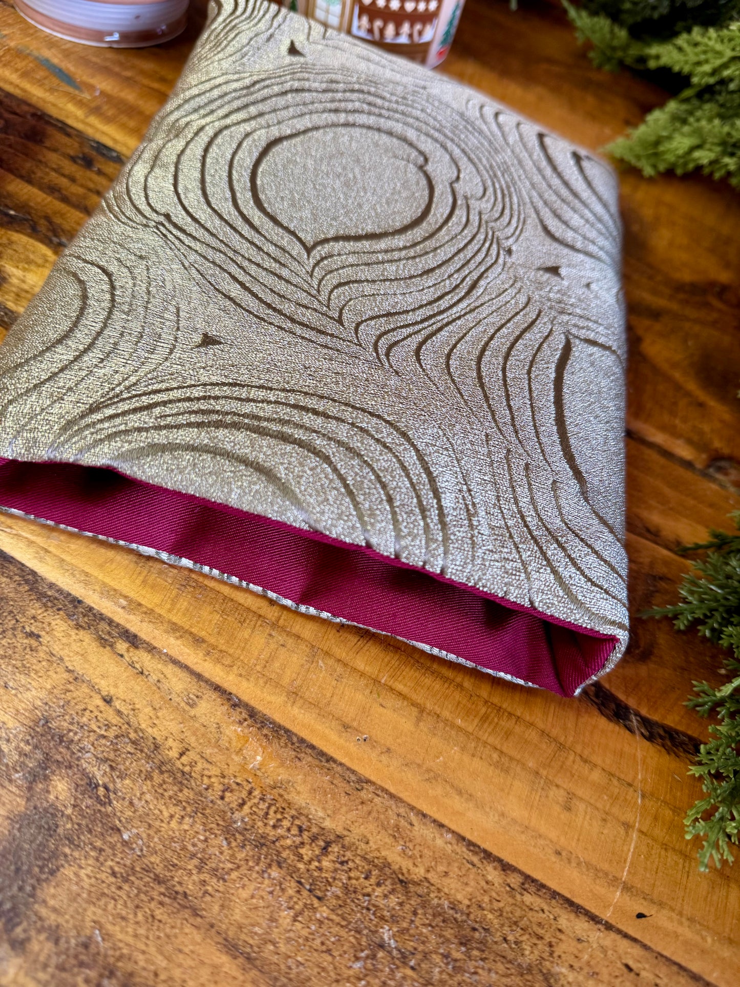 ‘Celebrate with Champagne’ kindle bed