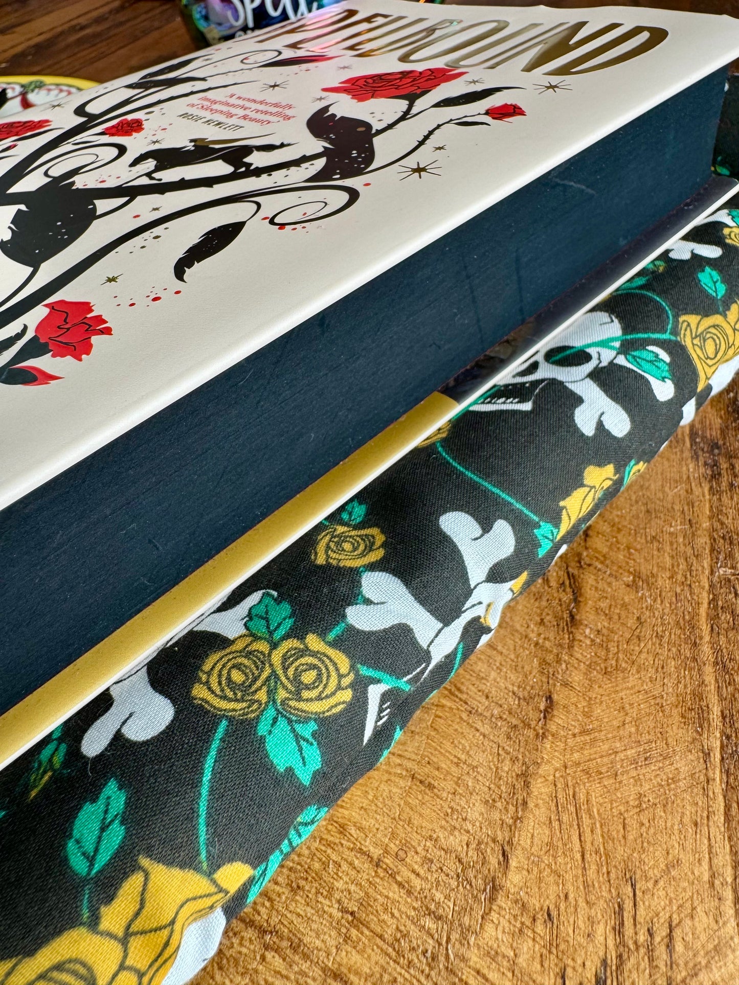 ‘Skull & Crossbones’ large book bed