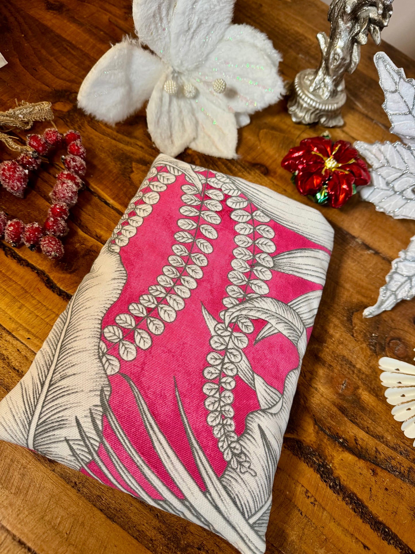 ‘Hot Pink Botanical’ book bed