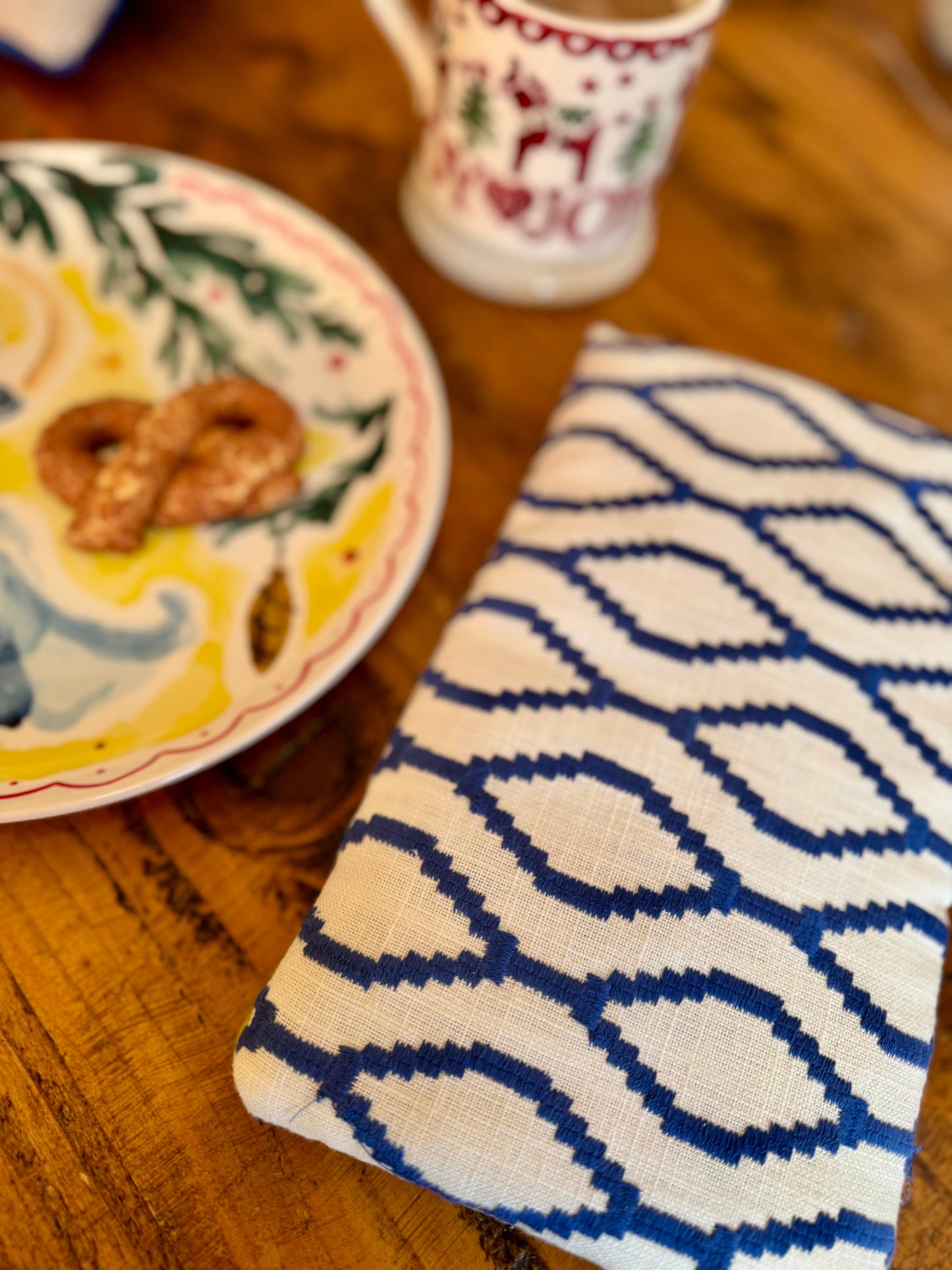 ‘Aztec blue & quilted’ kindle bed