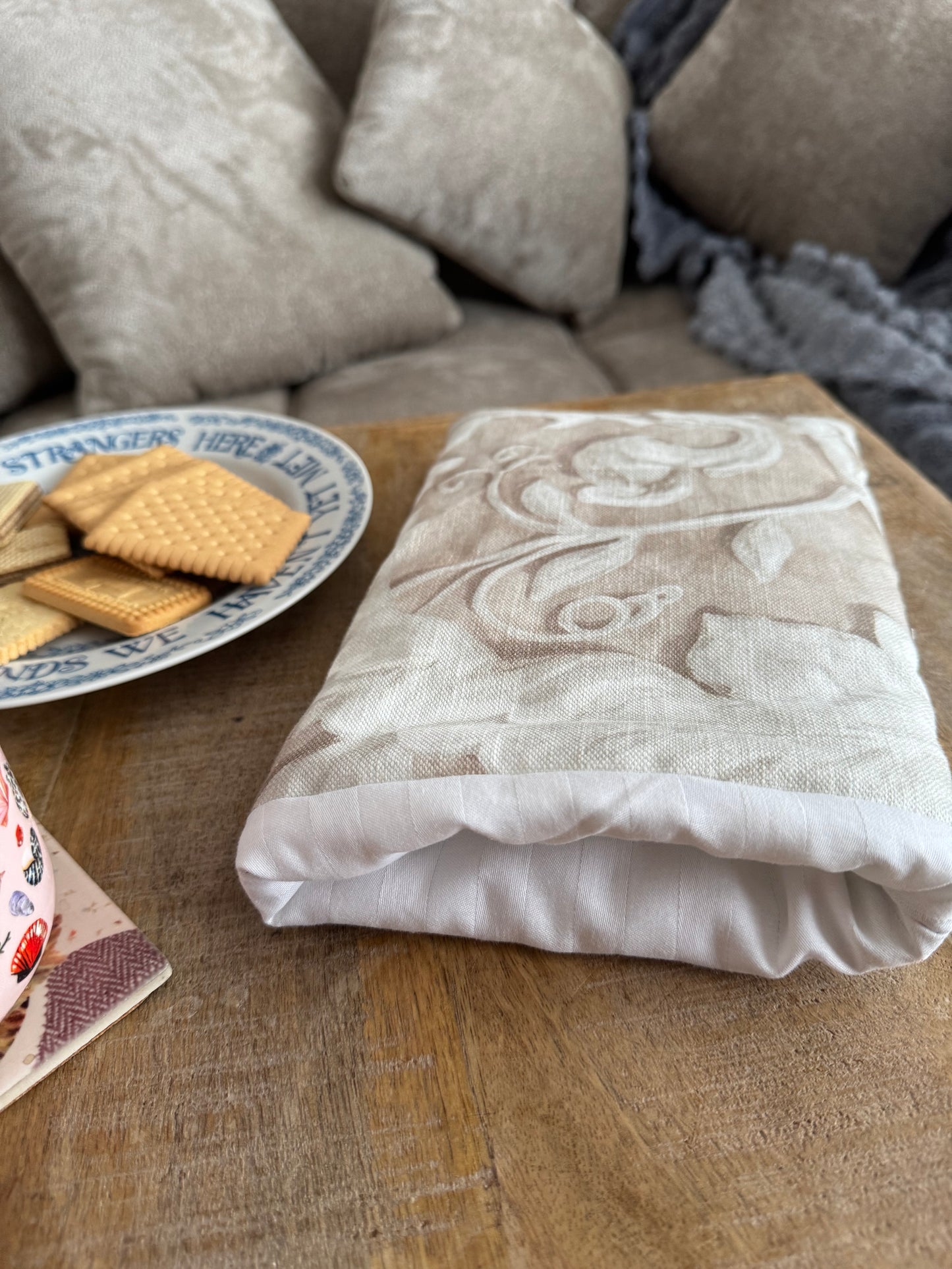 ‘Dandelion’ embroidered book bed