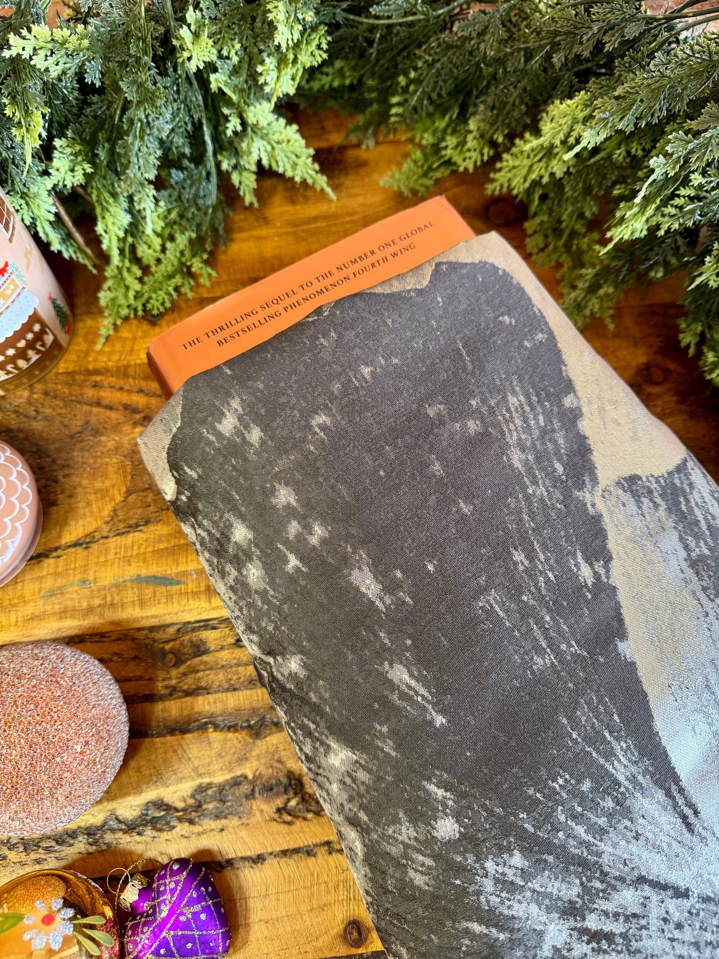 ‘Bronze & Oyster’ book bed