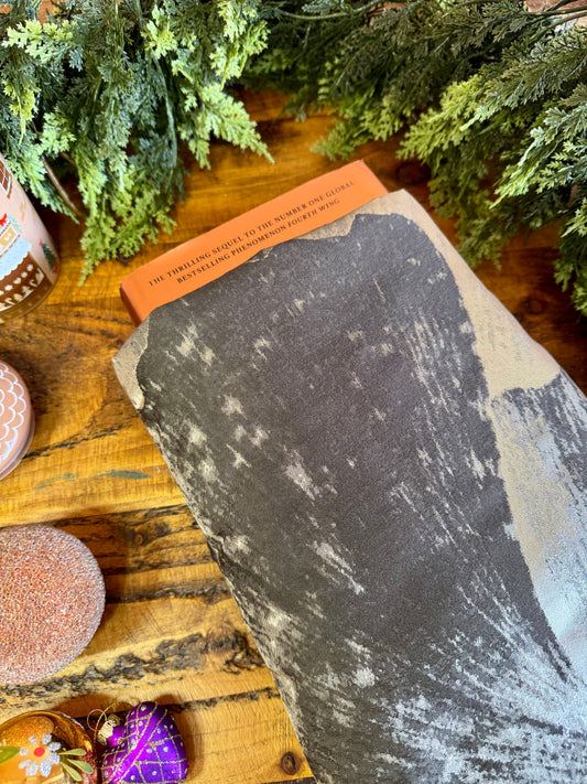 ‘Bronze & Oyster’ book bed