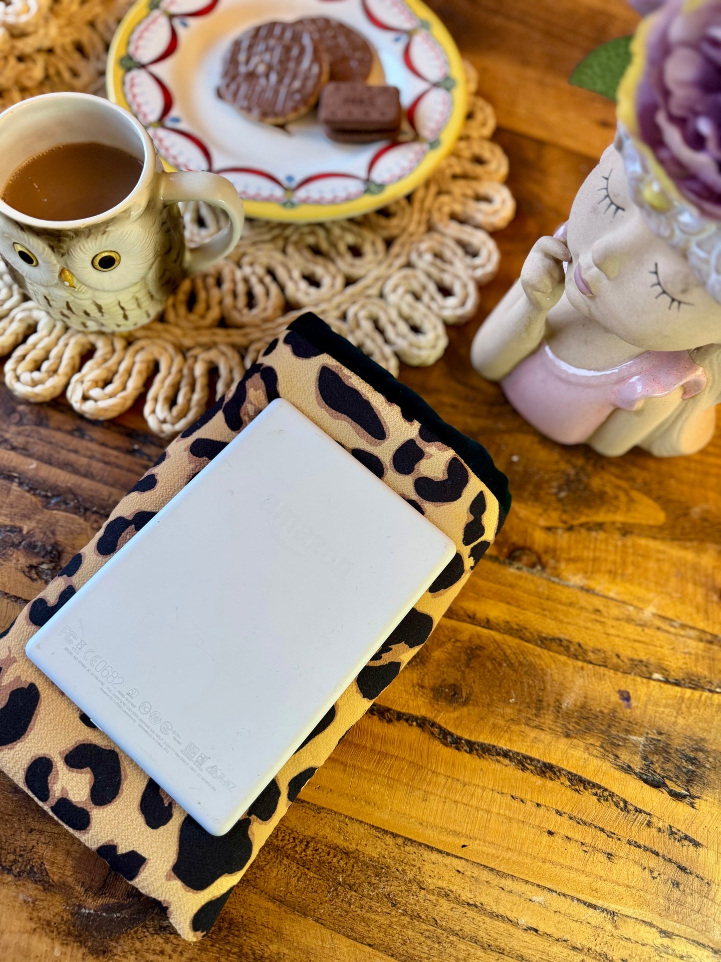 ‘Vintage Velvet & Leopard’ kindle bed