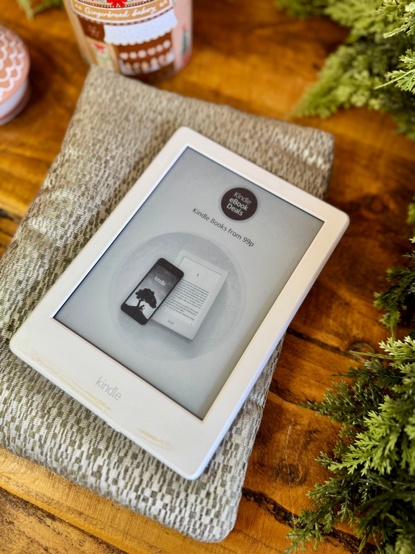 ‘Celebrate with Champagne’ kindle bed